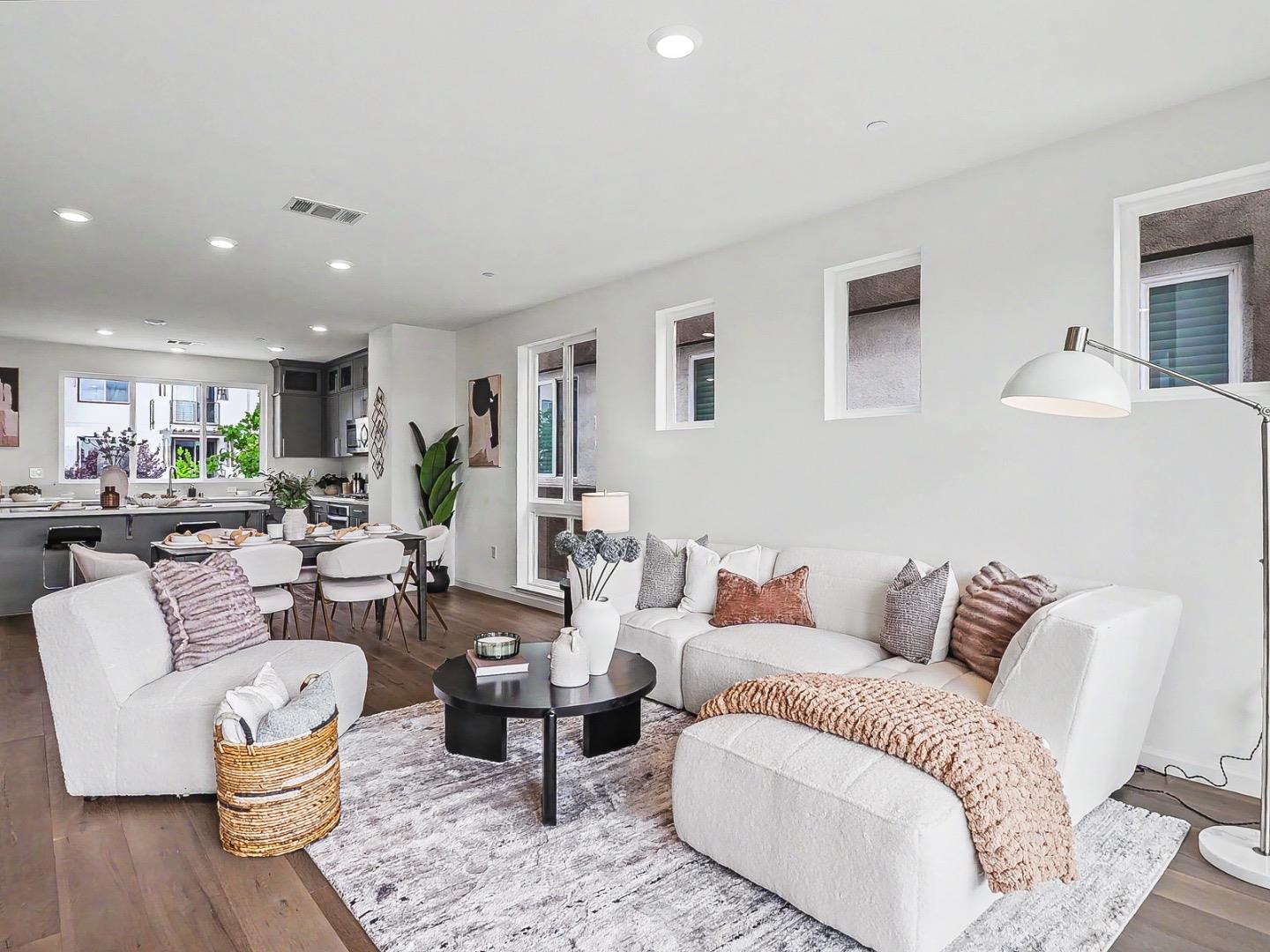 Detail Gallery Image 14 of 38 For 3072 Valley of Hearts Delight Pl, San Jose,  CA 95136 - 4 Beds | 3/1 Baths