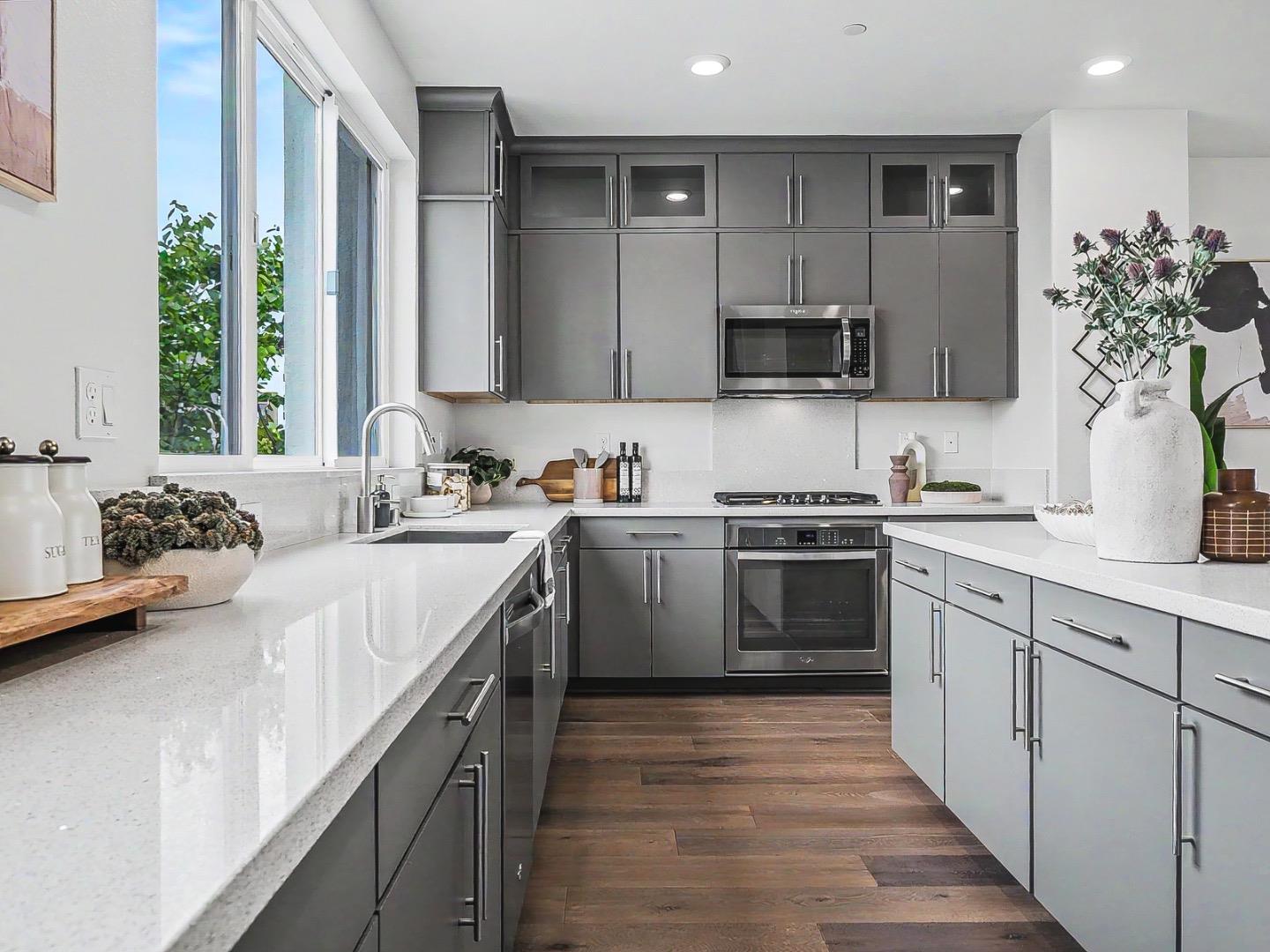 Detail Gallery Image 7 of 38 For 3072 Valley of Hearts Delight Pl, San Jose,  CA 95136 - 4 Beds | 3/1 Baths