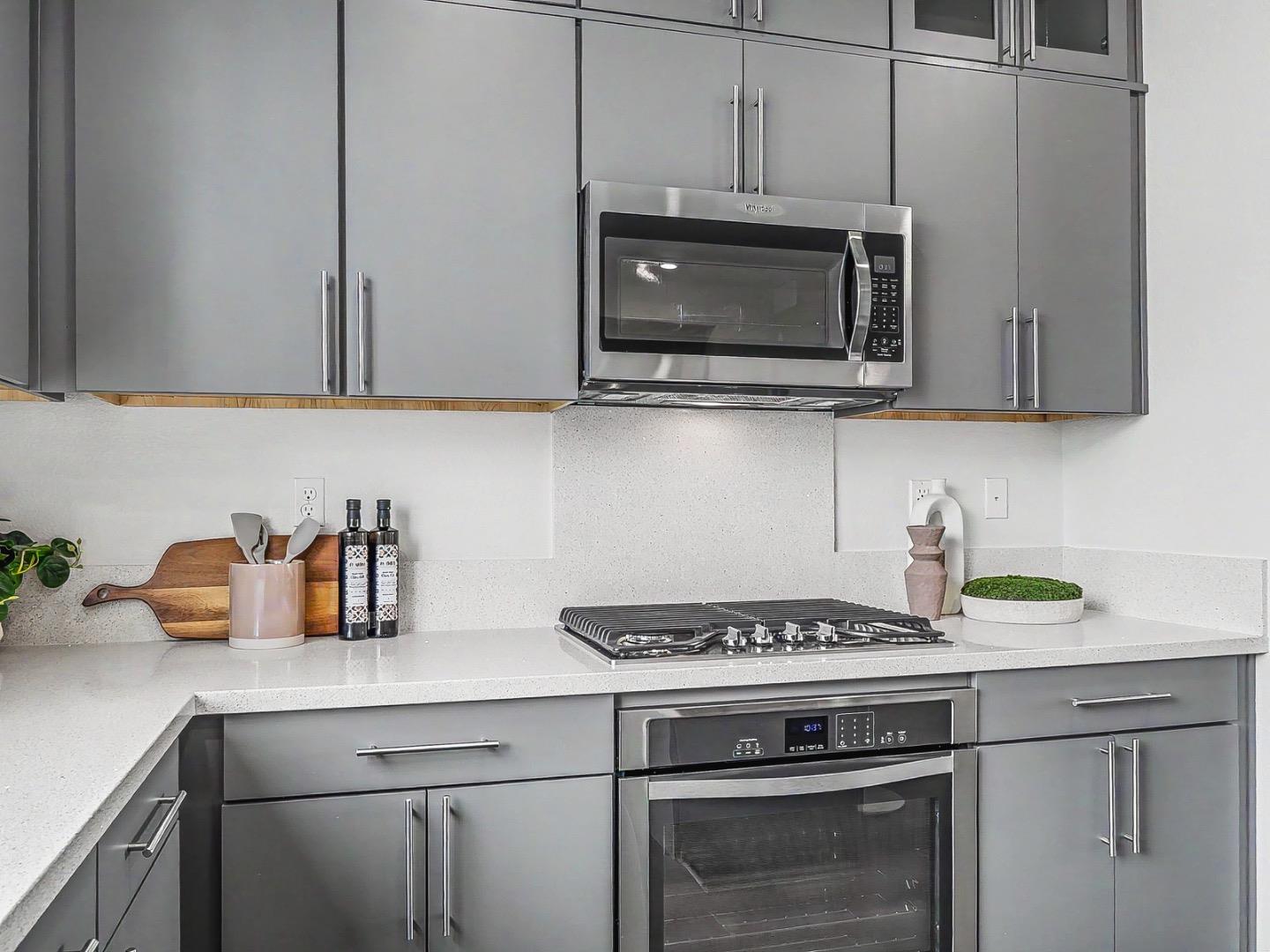 Detail Gallery Image 8 of 38 For 3072 Valley of Hearts Delight Pl, San Jose,  CA 95136 - 4 Beds | 3/1 Baths