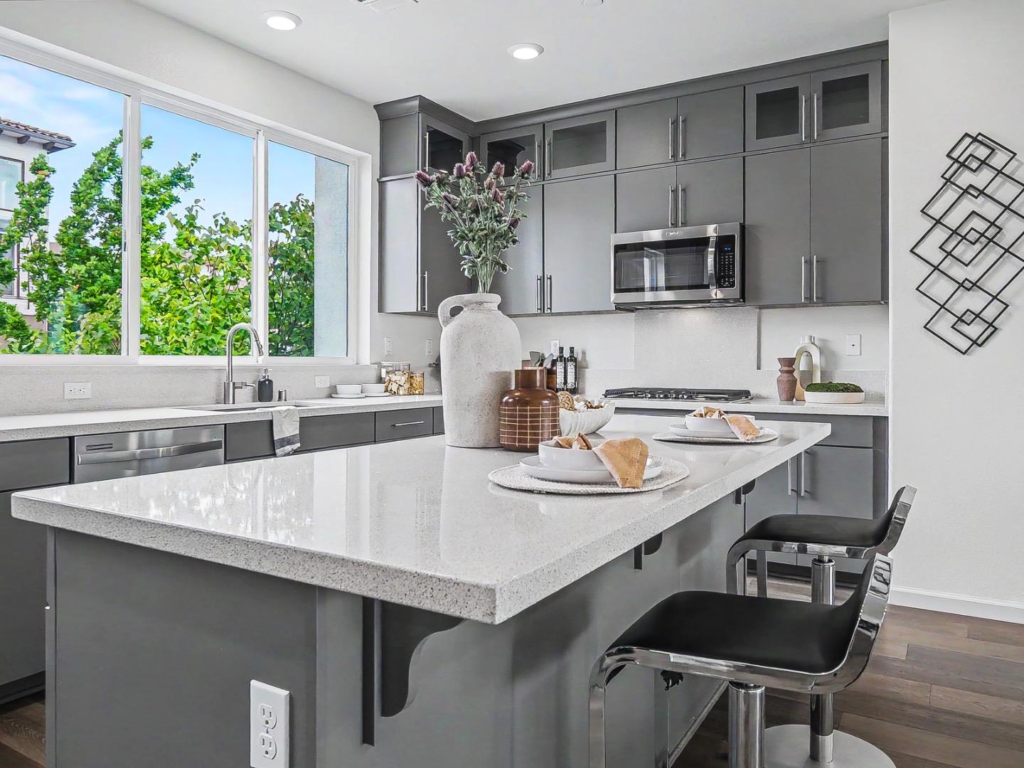 Detail Gallery Image 9 of 38 For 3072 Valley of Hearts Delight Pl, San Jose,  CA 95136 - 4 Beds | 3/1 Baths