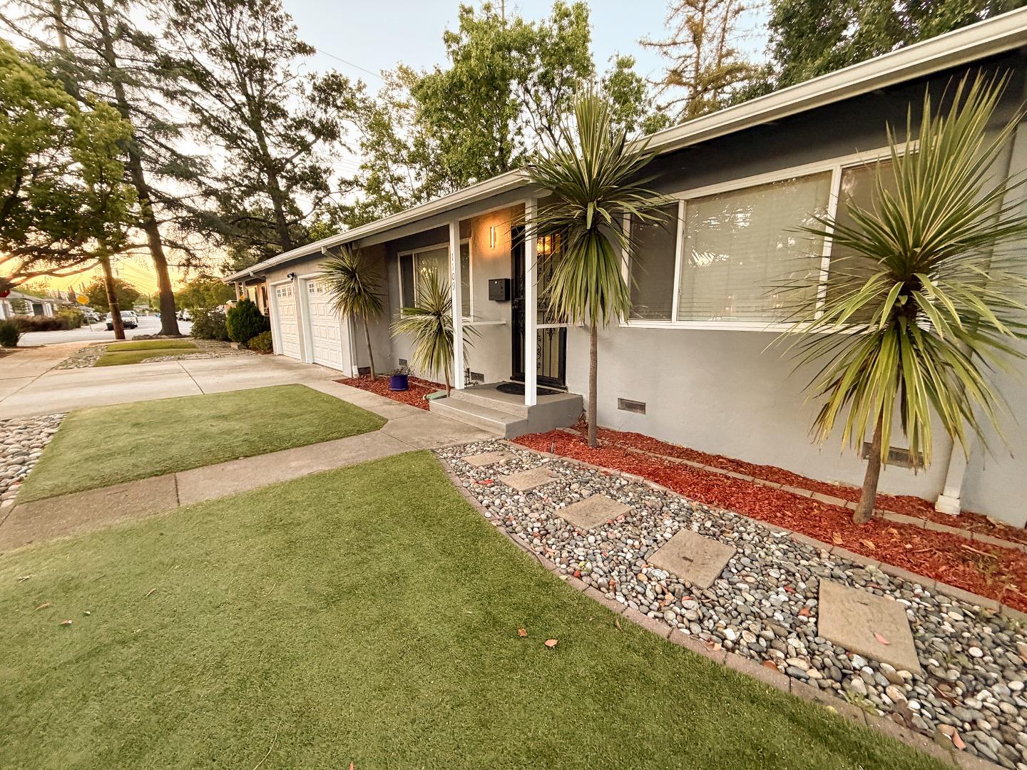 Detail Gallery Image 3 of 13 For 1105 Junipero Ave, Redwood City,  CA 94061 - – Beds | – Baths