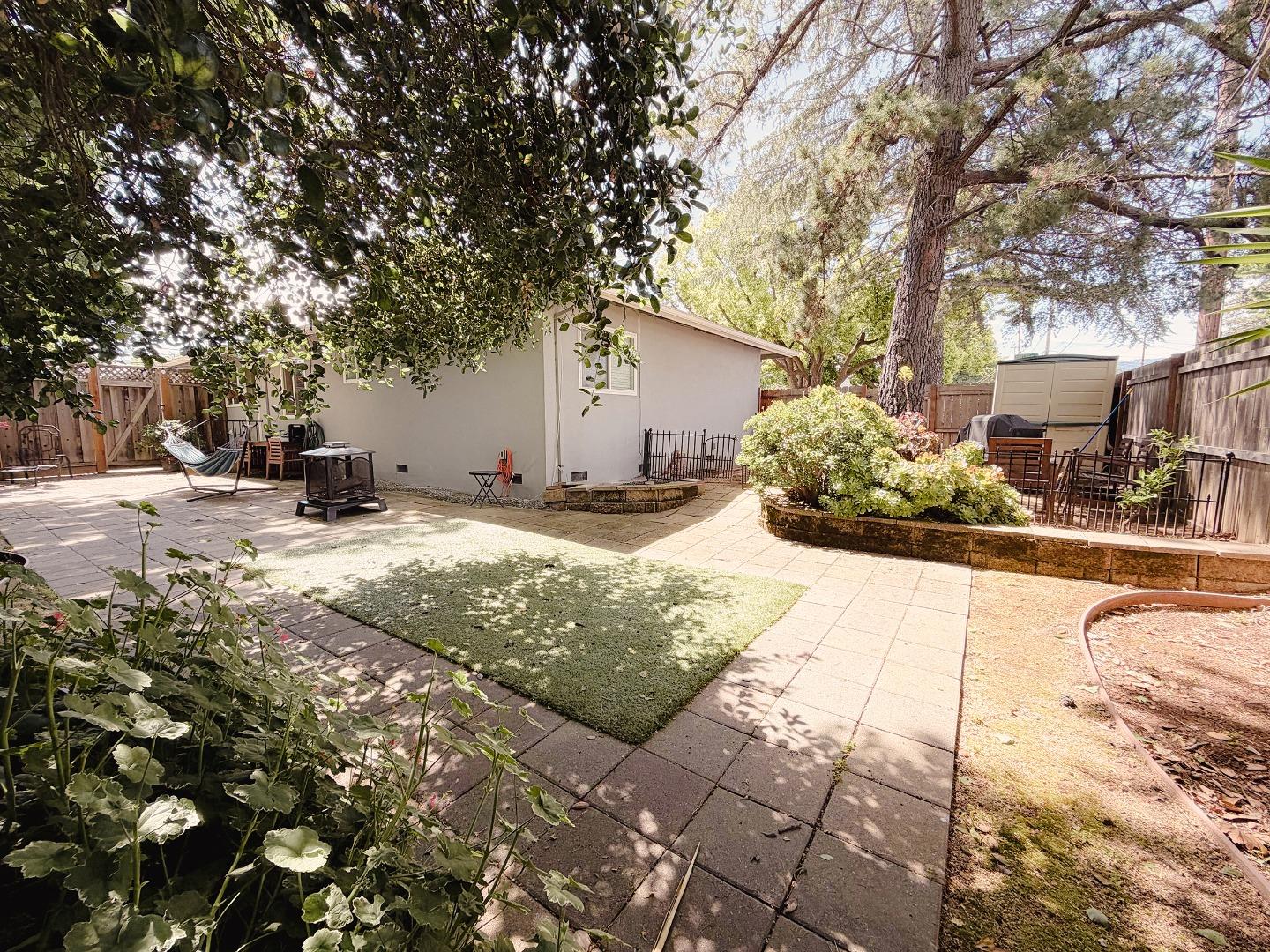 Detail Gallery Image 5 of 13 For 1105 Junipero Ave, Redwood City,  CA 94061 - – Beds | – Baths