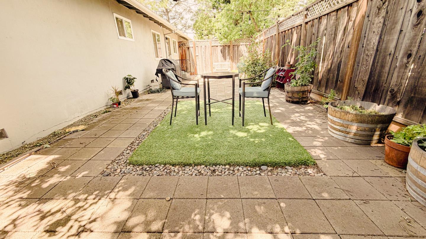 Detail Gallery Image 6 of 13 For 1105 Junipero Ave, Redwood City,  CA 94061 - – Beds | – Baths