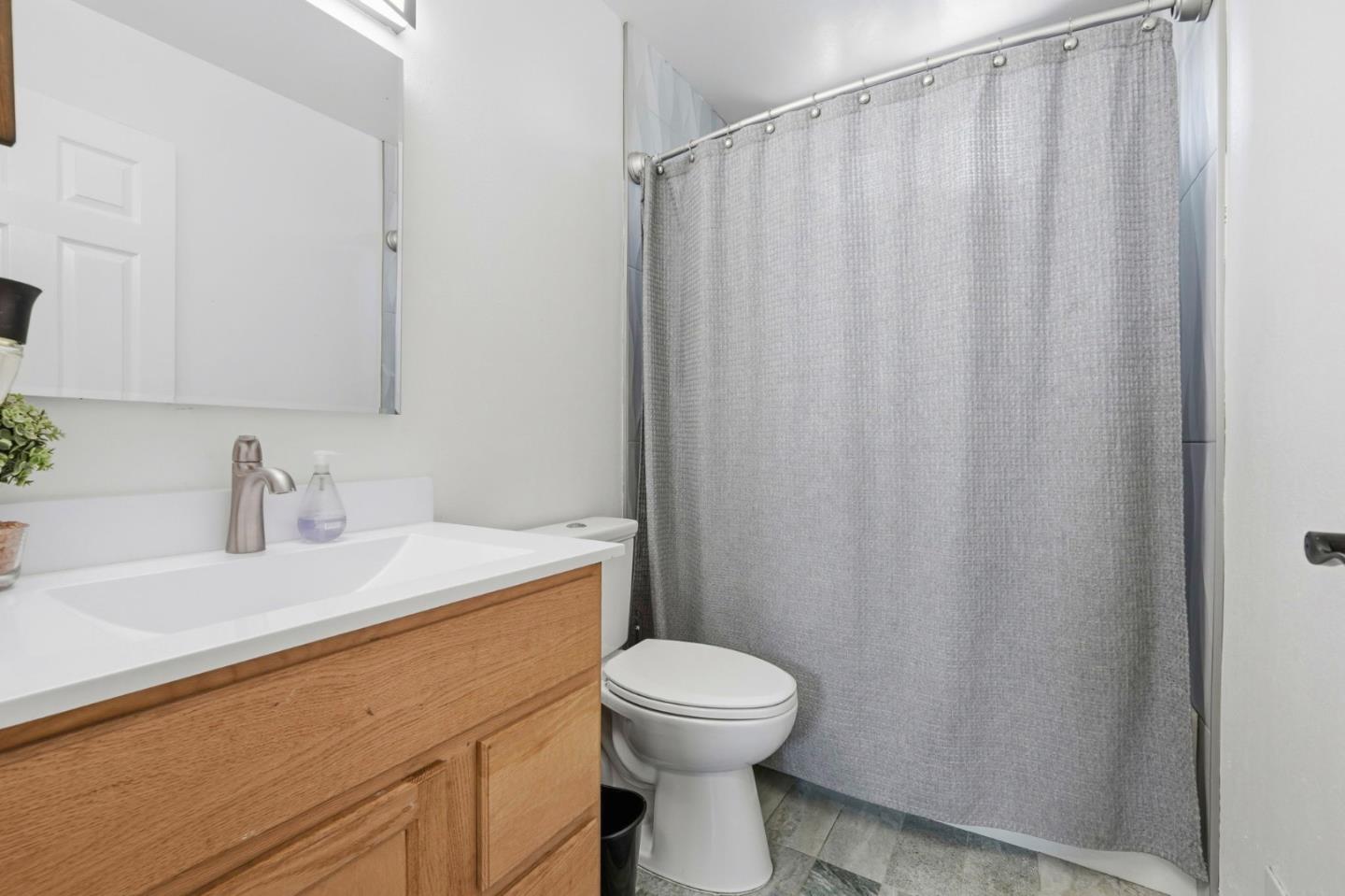 Detail Gallery Image 16 of 22 For 7135 Yorktown Dr, Gilroy,  CA 95020 - 4 Beds | 2/1 Baths