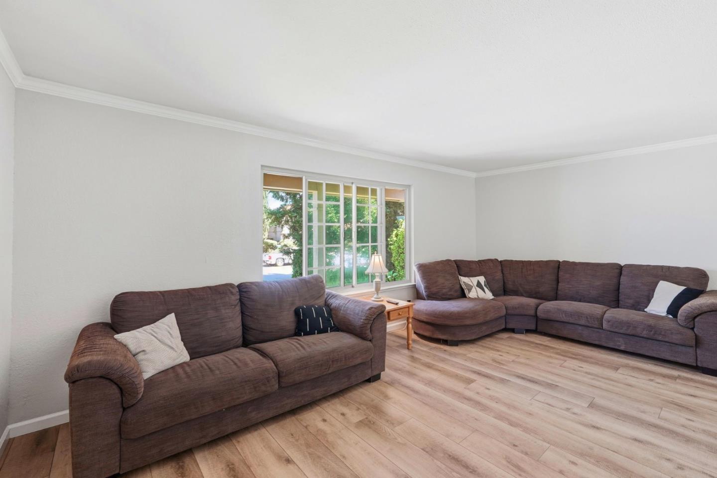 Detail Gallery Image 3 of 22 For 7135 Yorktown Dr, Gilroy,  CA 95020 - 4 Beds | 2/1 Baths