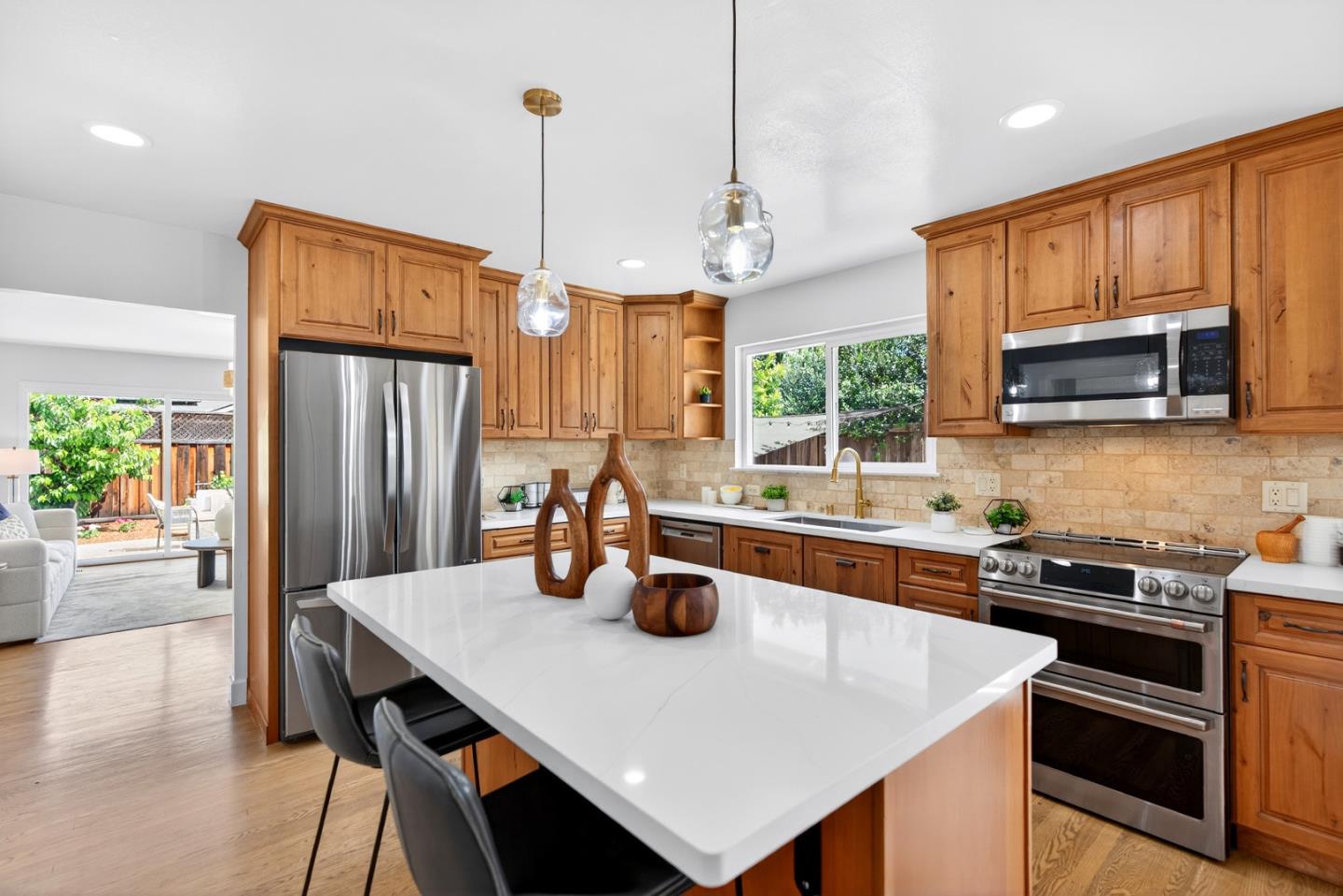 Detail Gallery Image 5 of 48 For 1514 Barton Dr, Sunnyvale,  CA 94087 - 5 Beds | 4 Baths