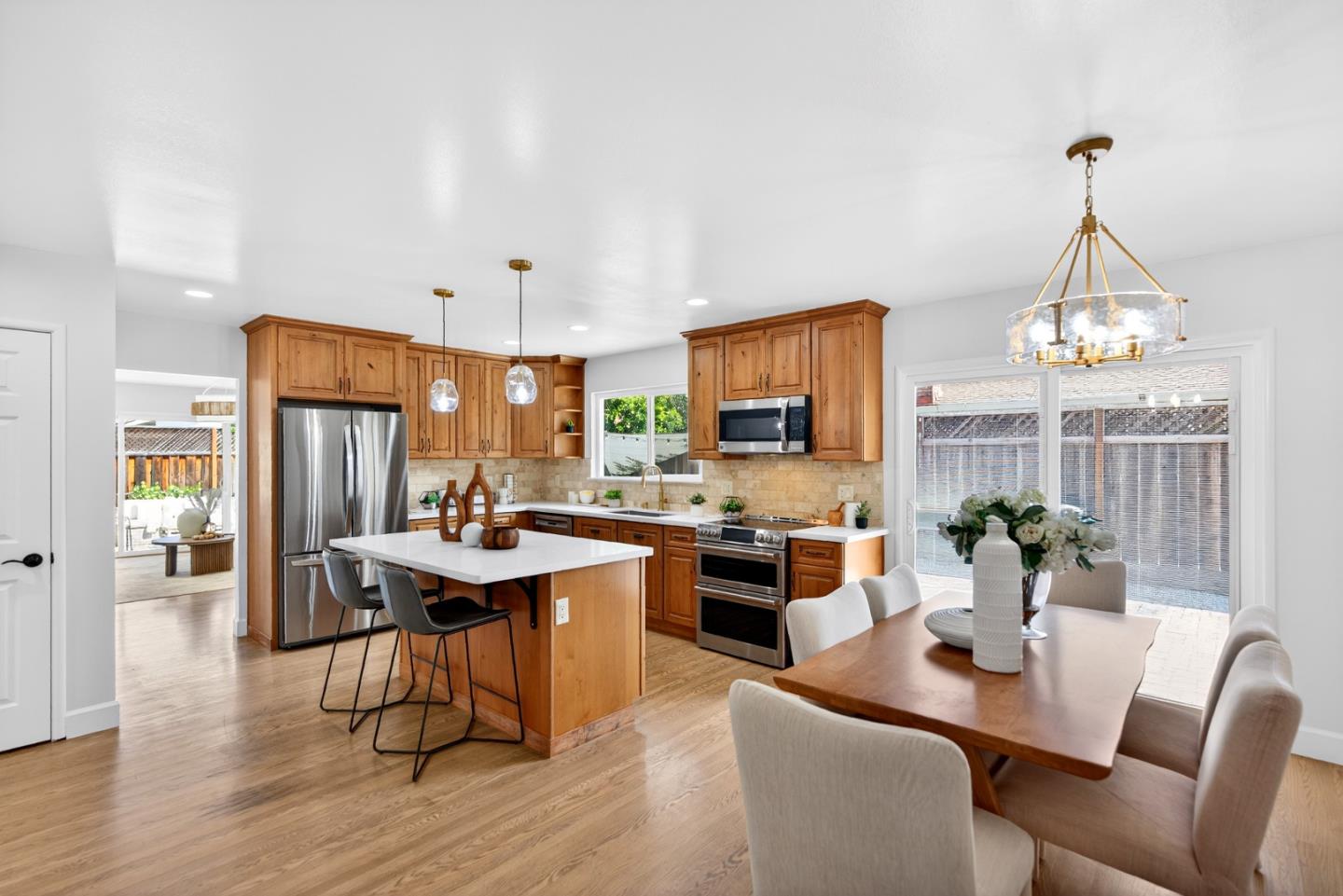 Detail Gallery Image 9 of 48 For 1514 Barton Dr, Sunnyvale,  CA 94087 - 5 Beds | 4 Baths