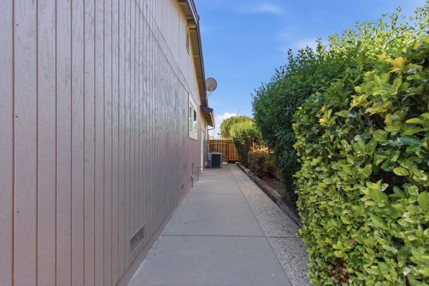 Detail Gallery Image 30 of 42 For 1660 Monte Vista Dr, Hollister,  CA 95023 - 3 Beds | 2 Baths