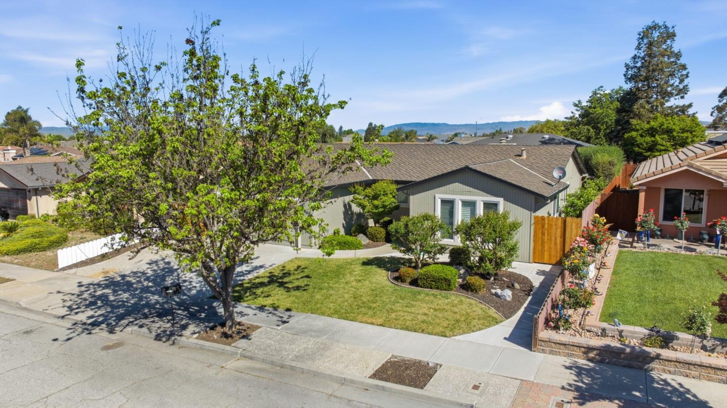 Detail Gallery Image 33 of 42 For 1660 Monte Vista Dr, Hollister,  CA 95023 - 3 Beds | 2 Baths