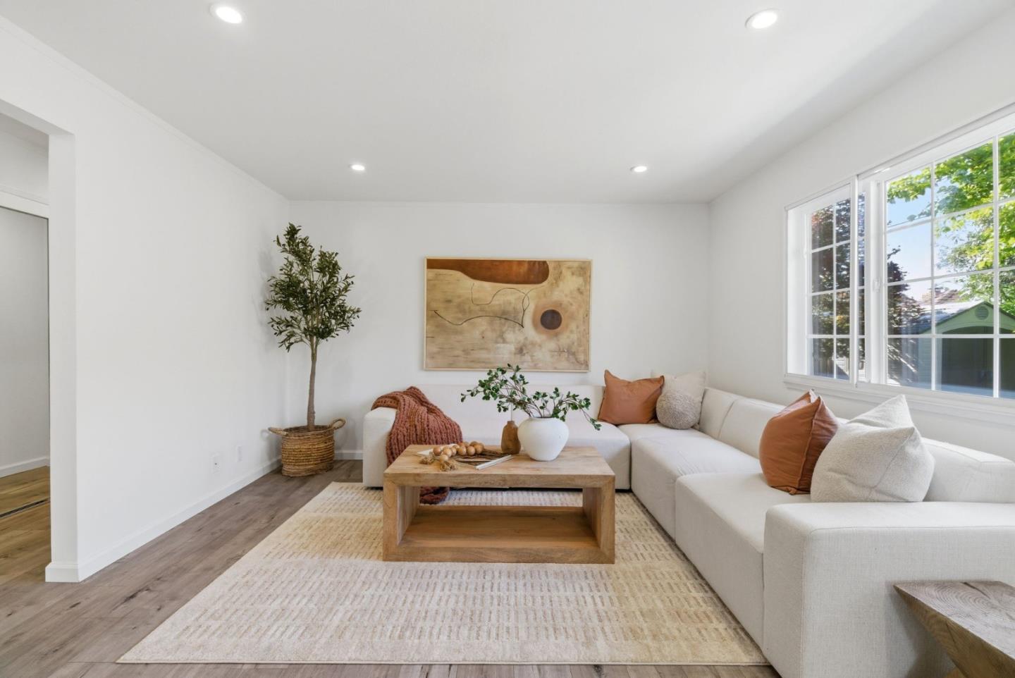 Detail Gallery Image 2 of 20 For 1113 Columbine Ave, Sunnyvale,  CA 94086 - 3 Beds | 2 Baths