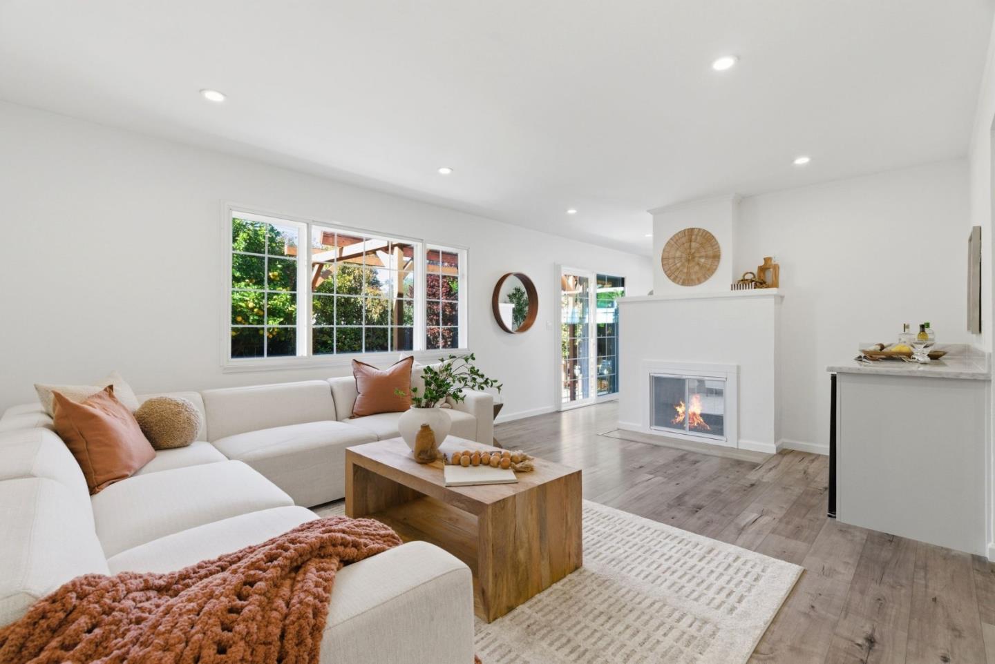 Detail Gallery Image 3 of 20 For 1113 Columbine Ave, Sunnyvale,  CA 94086 - 3 Beds | 2 Baths