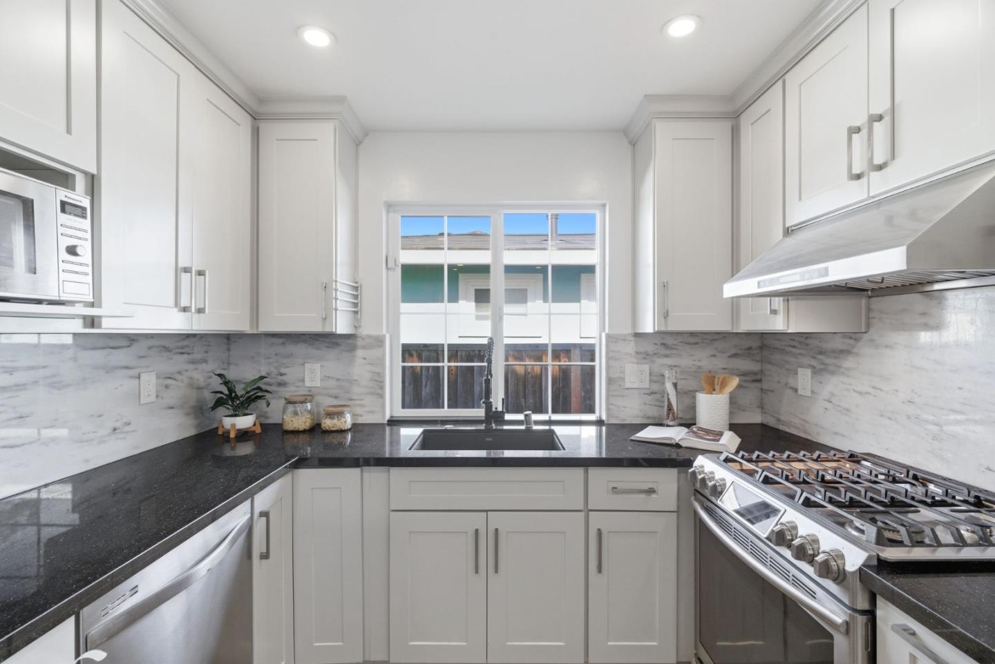 Detail Gallery Image 7 of 20 For 1113 Columbine Ave, Sunnyvale,  CA 94086 - 3 Beds | 2 Baths