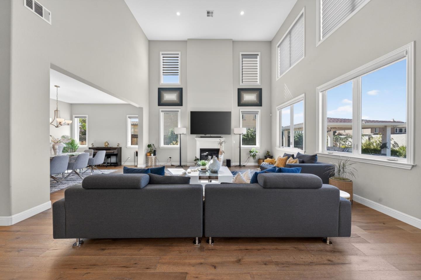 Detail Gallery Image 12 of 59 For 18675 Corte Paterna, Morgan Hill,  CA 95037 - 4 Beds | 3/1 Baths