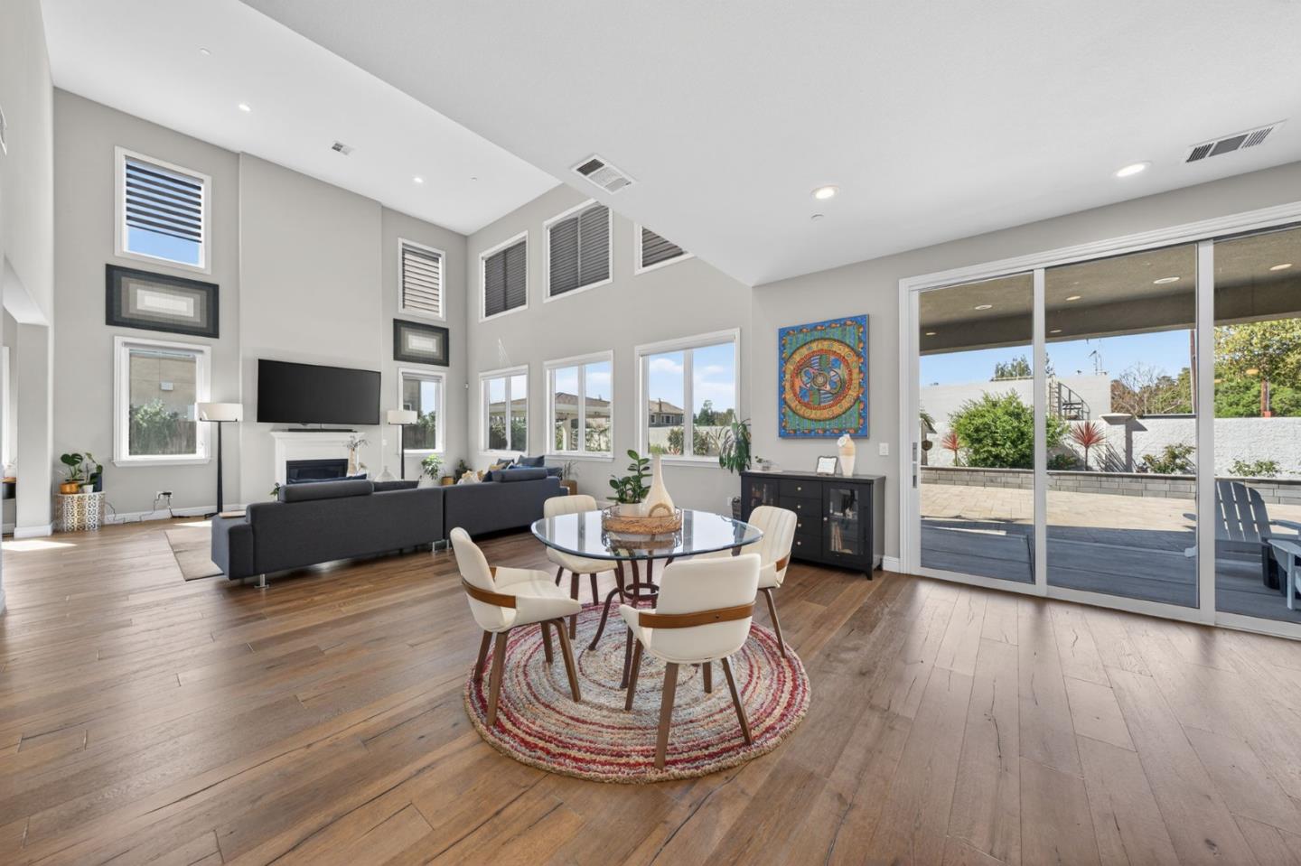 Detail Gallery Image 13 of 59 For 18675 Corte Paterna, Morgan Hill,  CA 95037 - 4 Beds | 3/1 Baths