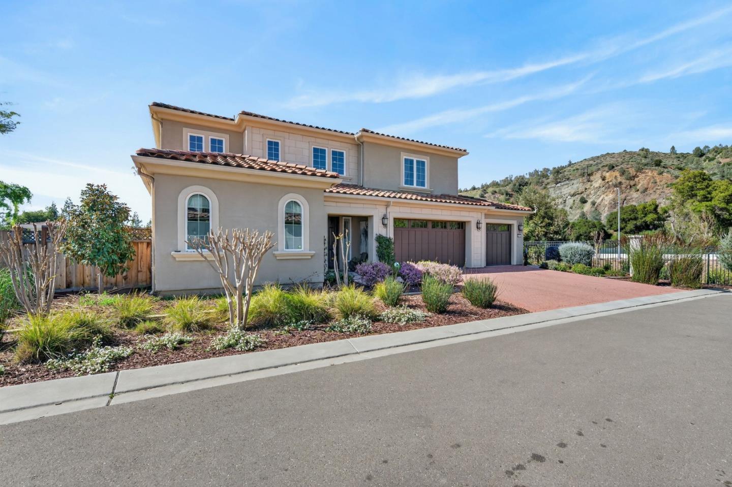 Detail Gallery Image 4 of 59 For 18675 Corte Paterna, Morgan Hill,  CA 95037 - 4 Beds | 3/1 Baths