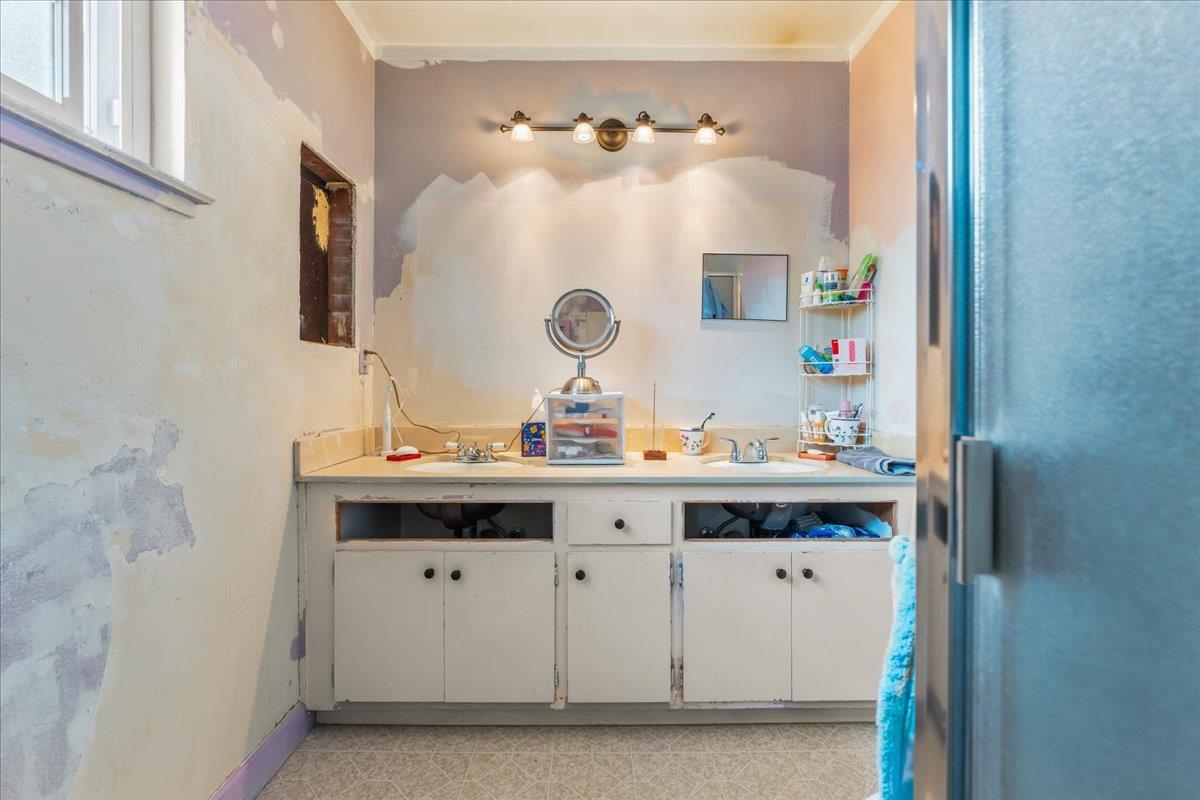 Detail Gallery Image 13 of 22 For 209 Beegum Way, San Jose,  CA 95123 - 3 Beds | 2 Baths