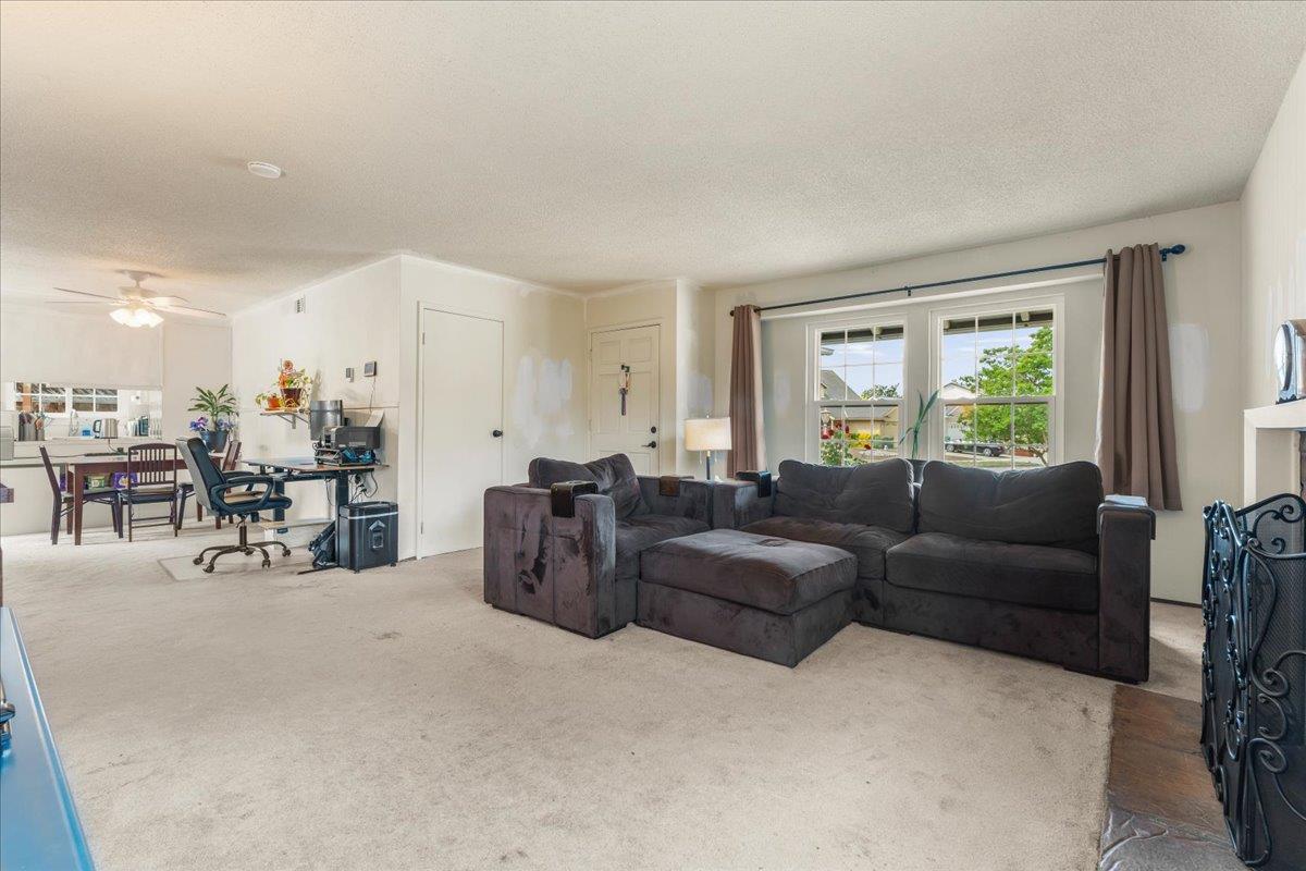 Detail Gallery Image 5 of 22 For 209 Beegum Way, San Jose,  CA 95123 - 3 Beds | 2 Baths