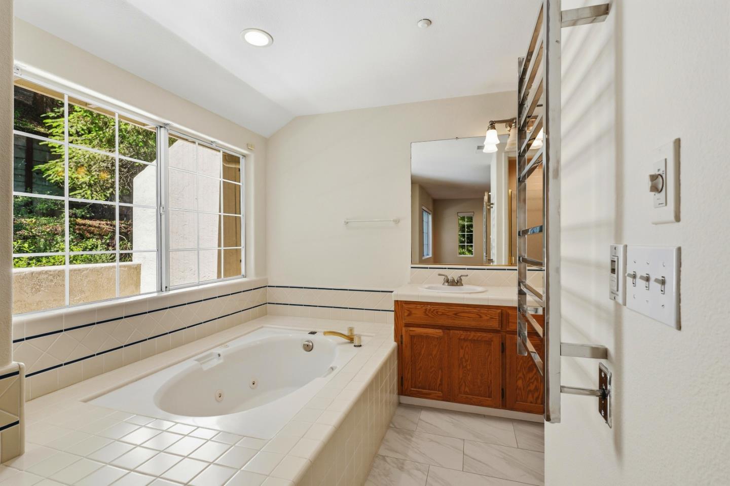 Detail Gallery Image 28 of 42 For 360 Carrera Cir, Aptos,  CA 95003 - 3 Beds | 2/1 Baths