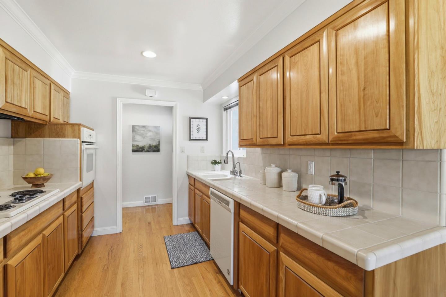 Detail Gallery Image 12 of 40 For 1670 Andalusia Way, San Jose,  CA 95125 - 3 Beds | 2/1 Baths