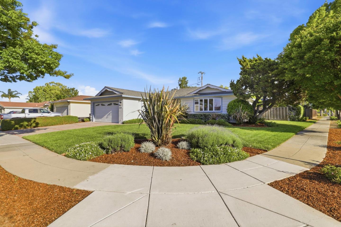 Detail Gallery Image 2 of 40 For 1670 Andalusia Way, San Jose,  CA 95125 - 3 Beds | 2/1 Baths
