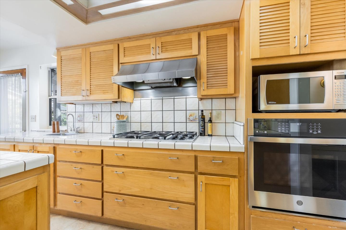 Detail Gallery Image 12 of 35 For 882 Maranta Ave, Sunnyvale,  CA 94087 - 4 Beds | 3 Baths