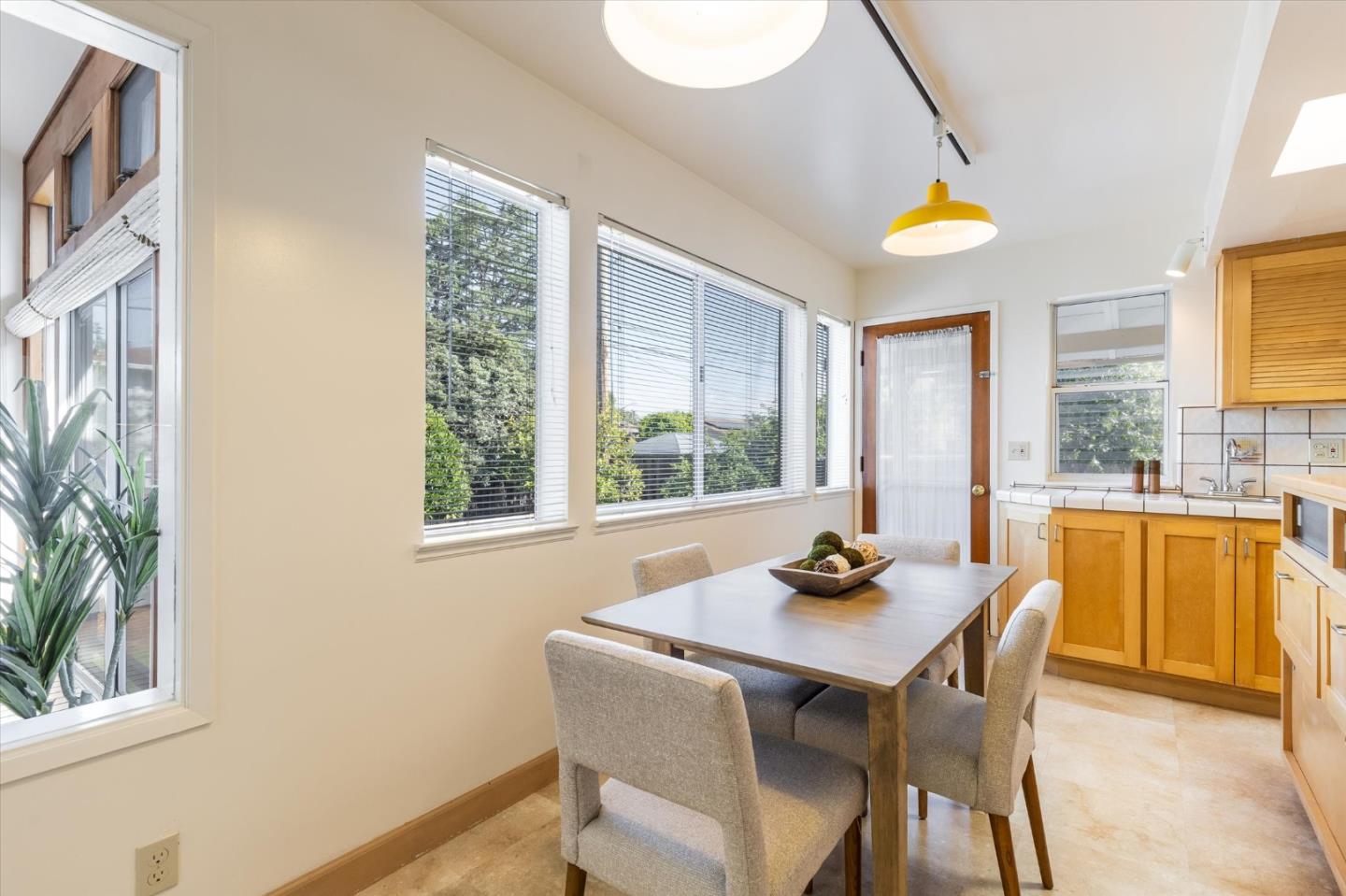 Detail Gallery Image 16 of 35 For 882 Maranta Ave, Sunnyvale,  CA 94087 - 4 Beds | 3 Baths