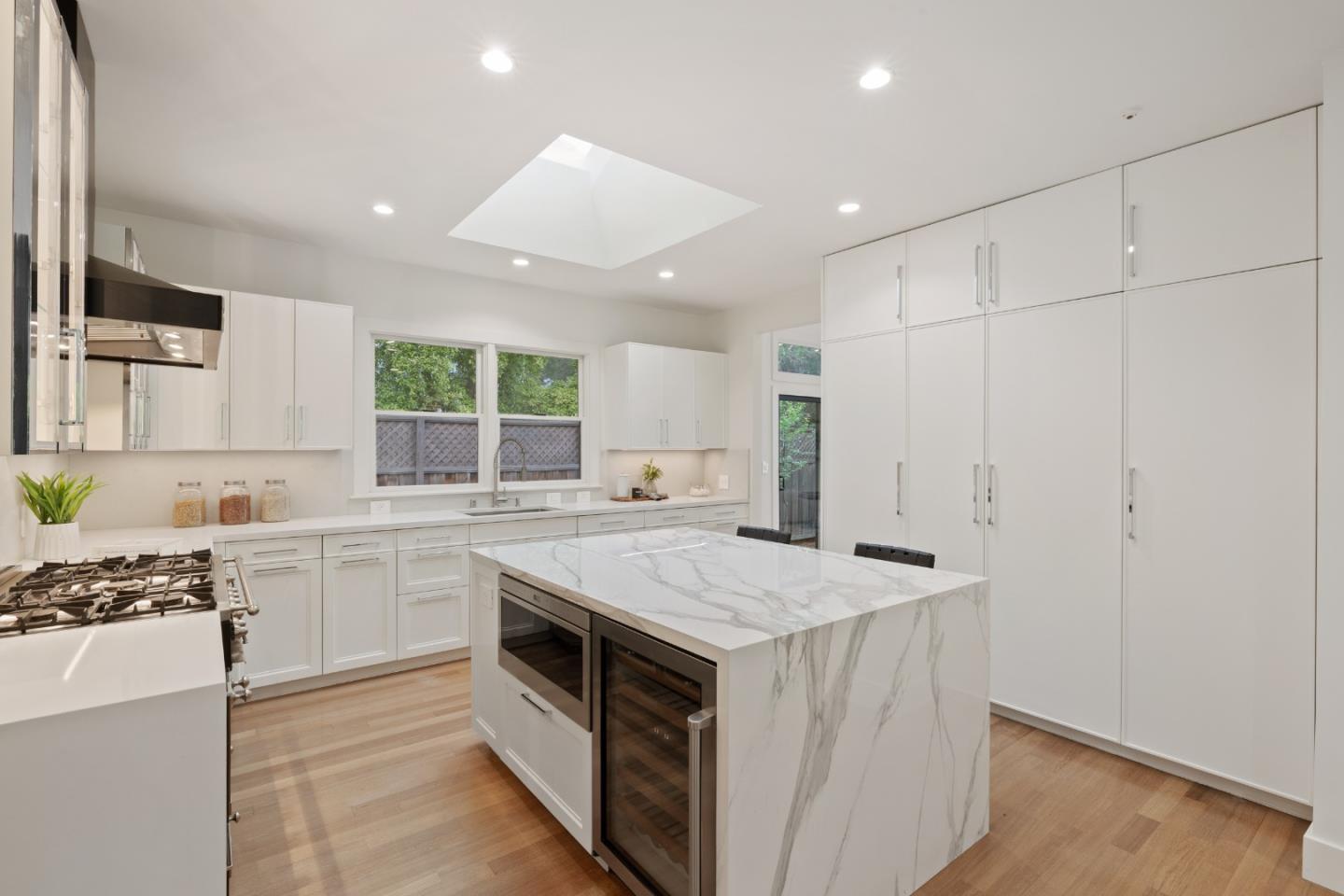 Detail Gallery Image 14 of 35 For 618 Panchita Way, Los Altos,  CA 94022 - 4 Beds | 3 Baths