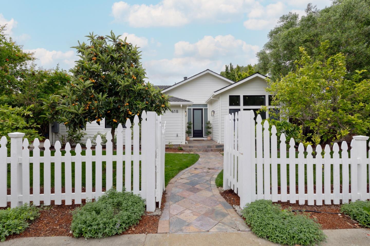 Detail Gallery Image 2 of 35 For 618 Panchita Way, Los Altos,  CA 94022 - 4 Beds | 3 Baths