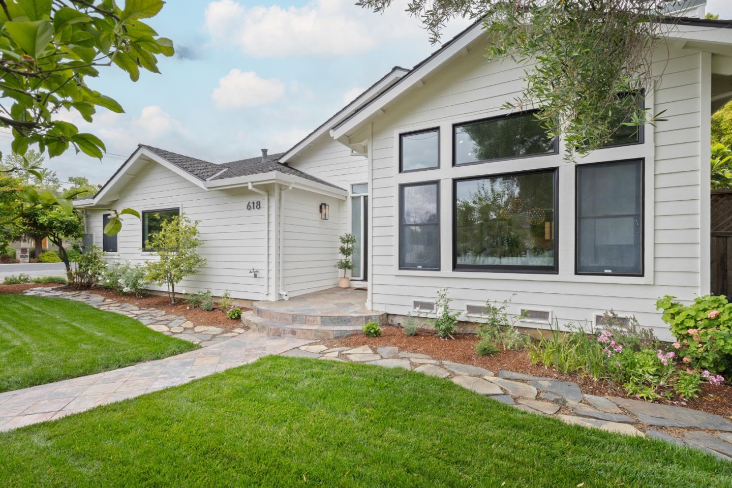 Detail Gallery Image 3 of 35 For 618 Panchita Way, Los Altos,  CA 94022 - 4 Beds | 3 Baths