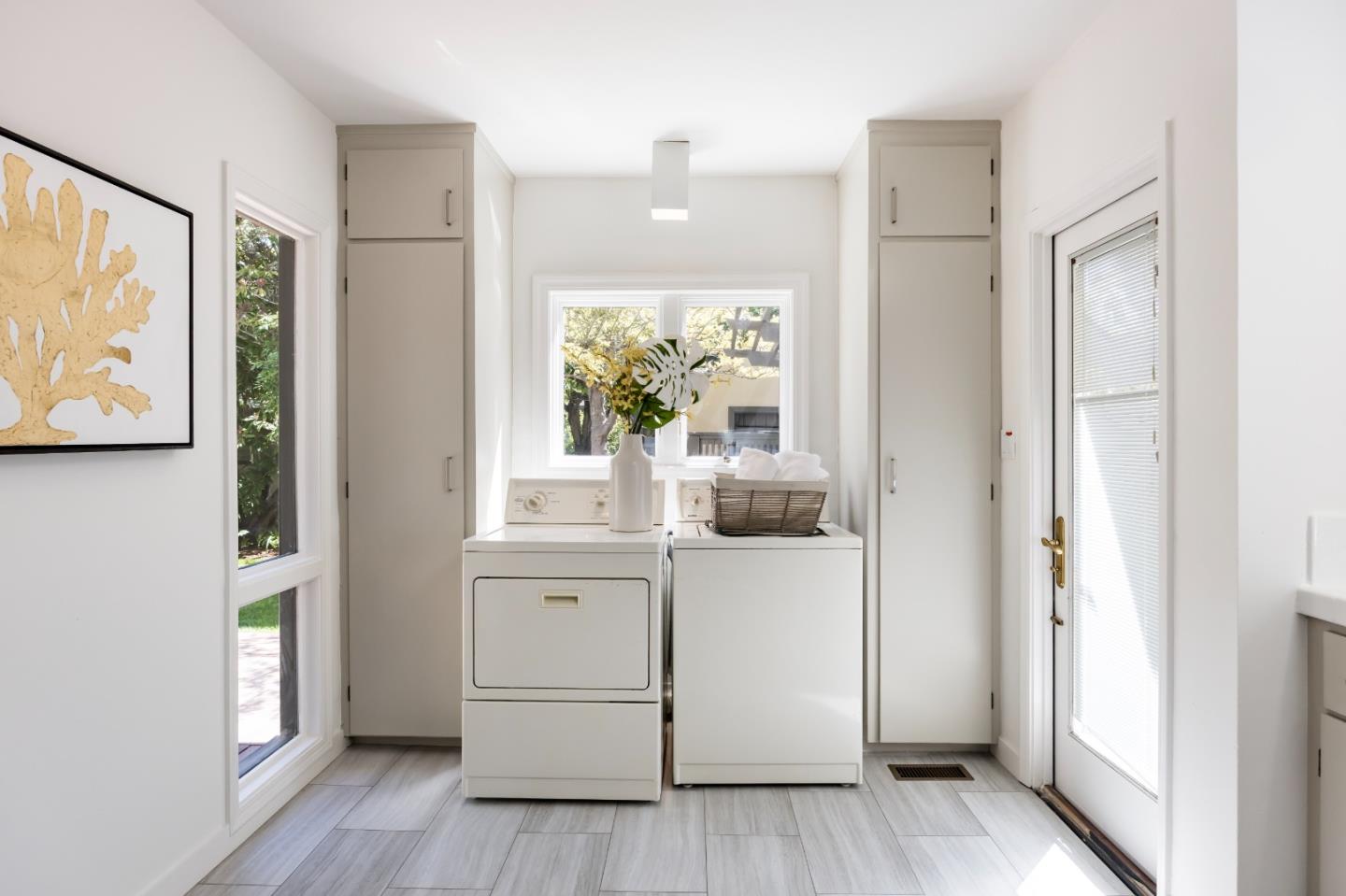 Detail Gallery Image 10 of 23 For 1215 Harriet St, Palo Alto,  CA 94301 - 4 Beds | 2 Baths