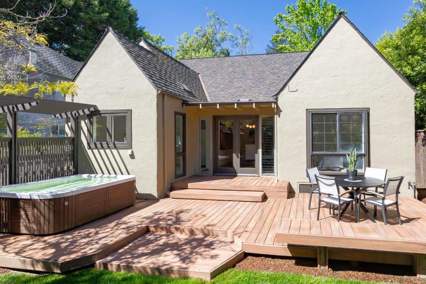 Detail Gallery Image 19 of 23 For 1215 Harriet St, Palo Alto,  CA 94301 - 4 Beds | 2 Baths