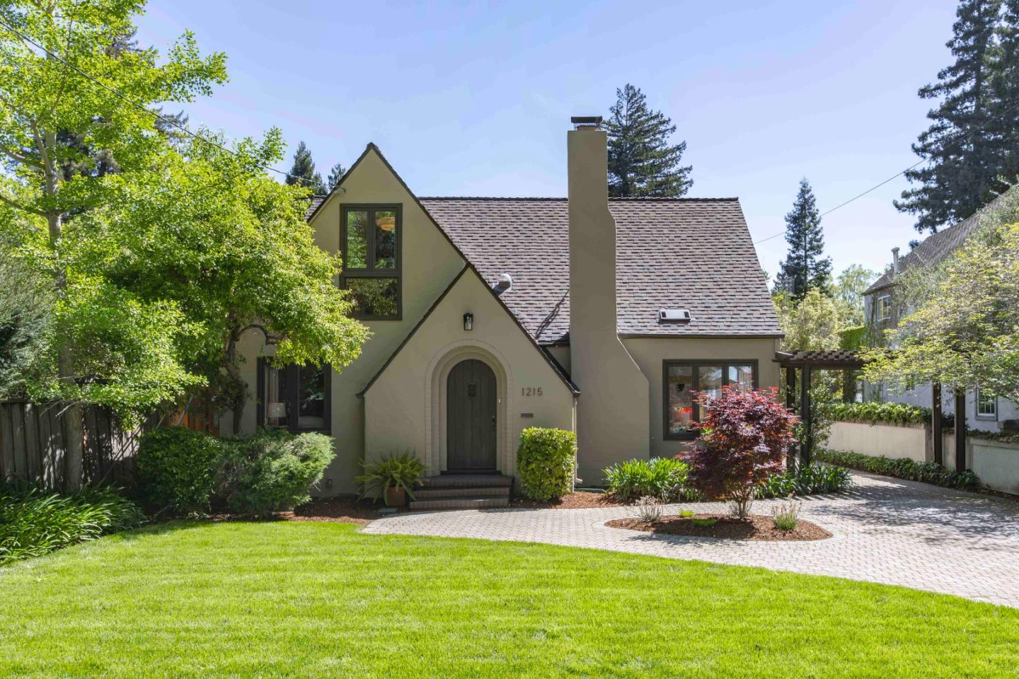 Detail Gallery Image 2 of 23 For 1215 Harriet St, Palo Alto,  CA 94301 - 4 Beds | 2 Baths