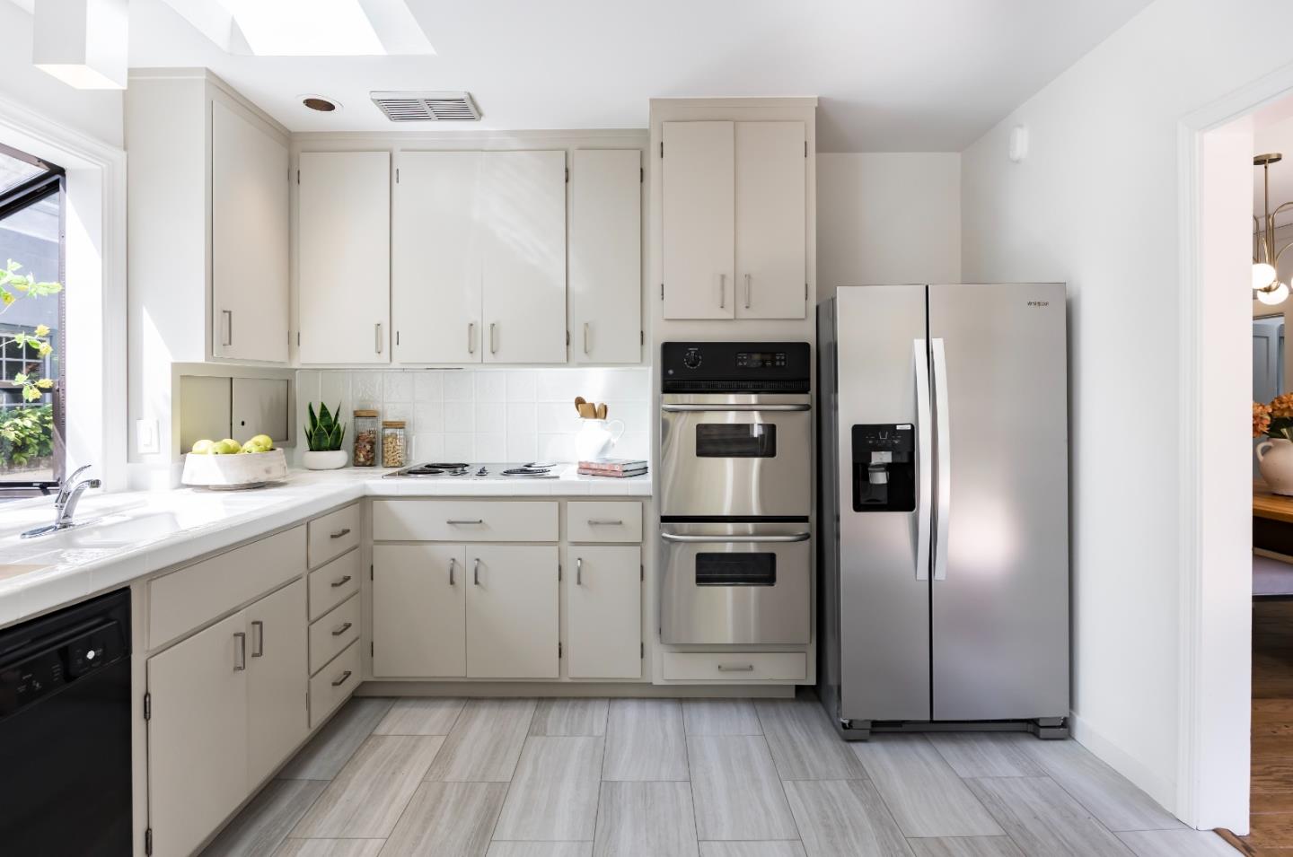 Detail Gallery Image 9 of 23 For 1215 Harriet St, Palo Alto,  CA 94301 - 4 Beds | 2 Baths