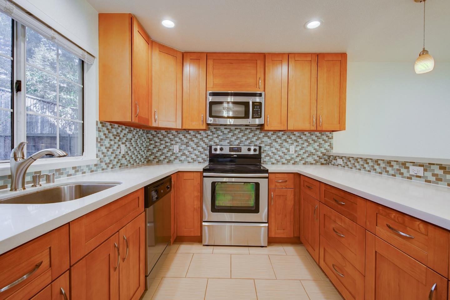 Detail Gallery Image 2 of 19 For 1013 Woodside Rd, Redwood City,  CA 94061 - 3 Beds | 2/1 Baths