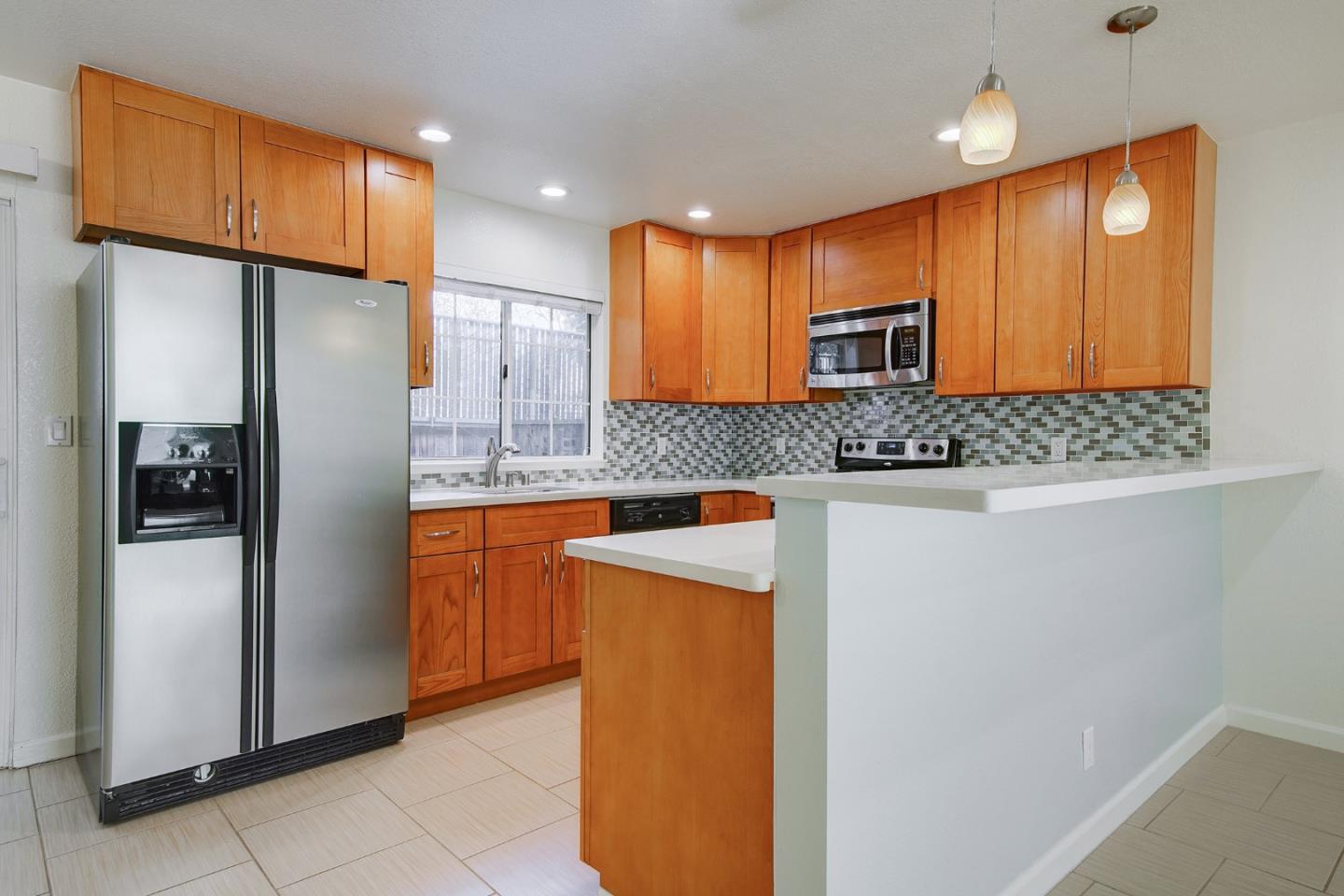 Detail Gallery Image 4 of 19 For 1013 Woodside Rd, Redwood City,  CA 94061 - 3 Beds | 2/1 Baths