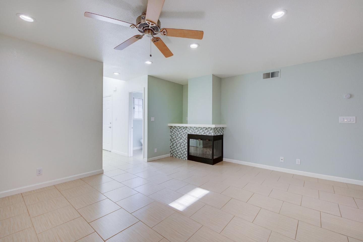 Detail Gallery Image 7 of 19 For 1013 Woodside Rd, Redwood City,  CA 94061 - 3 Beds | 2/1 Baths