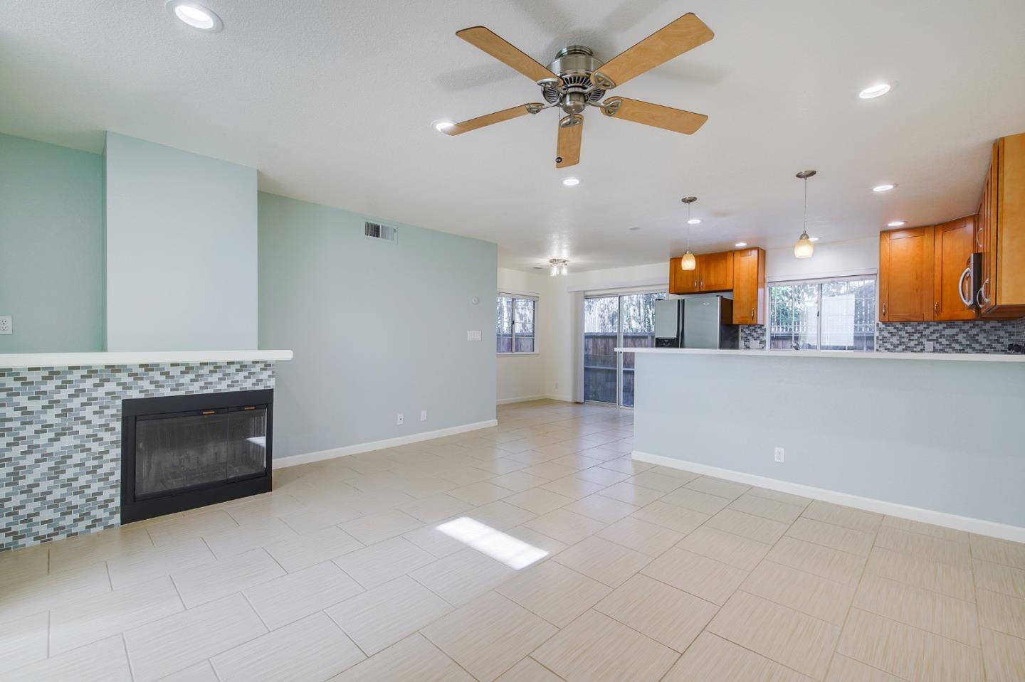 Detail Gallery Image 8 of 19 For 1013 Woodside Rd, Redwood City,  CA 94061 - 3 Beds | 2/1 Baths