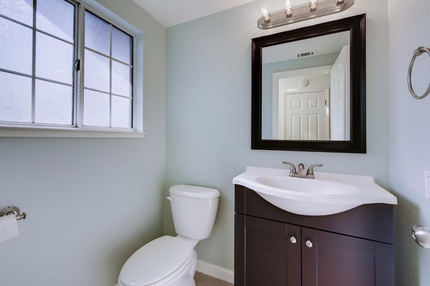 Detail Gallery Image 9 of 19 For 1013 Woodside Rd, Redwood City,  CA 94061 - 3 Beds | 2/1 Baths