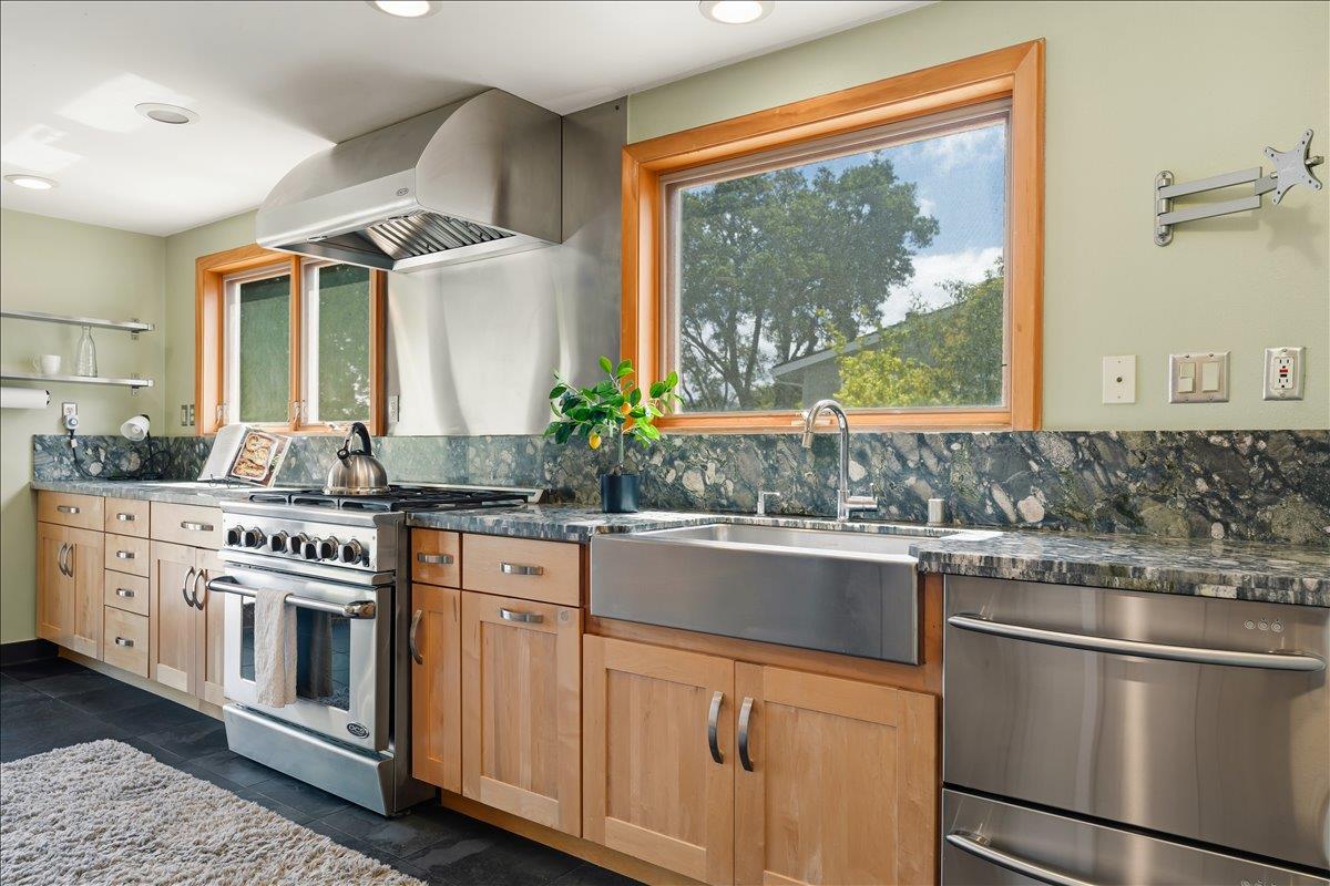 Detail Gallery Image 12 of 31 For 22213 Quinterno Ct, Cupertino,  CA 95014 - 4 Beds | 3 Baths