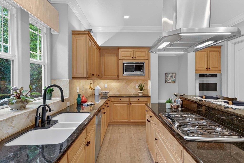 Detail Gallery Image 18 of 69 For 121 Palomino Way, Santa Cruz,  CA 95060 - 4 Beds | 4/1 Baths