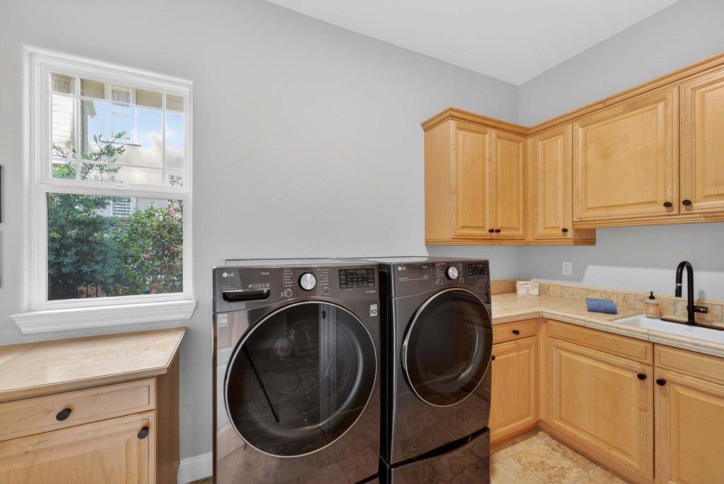 Detail Gallery Image 27 of 69 For 121 Palomino Way, Santa Cruz,  CA 95060 - 4 Beds | 4/1 Baths