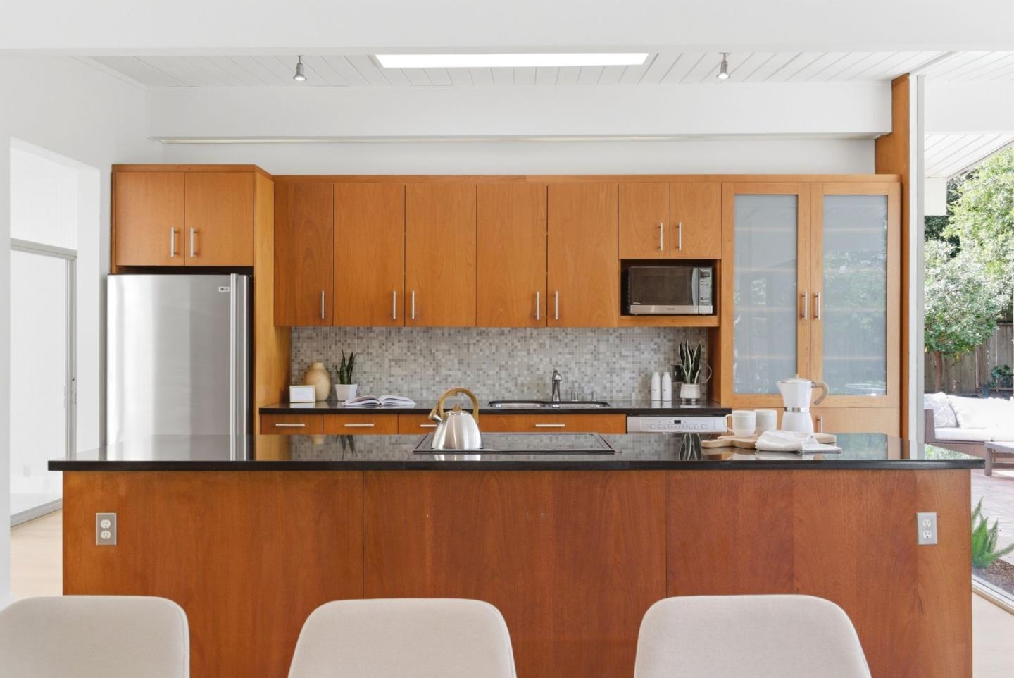 Detail Gallery Image 12 of 44 For 1157 Regia Ct, Sunnyvale,  CA 94087 - 4 Beds | 3 Baths