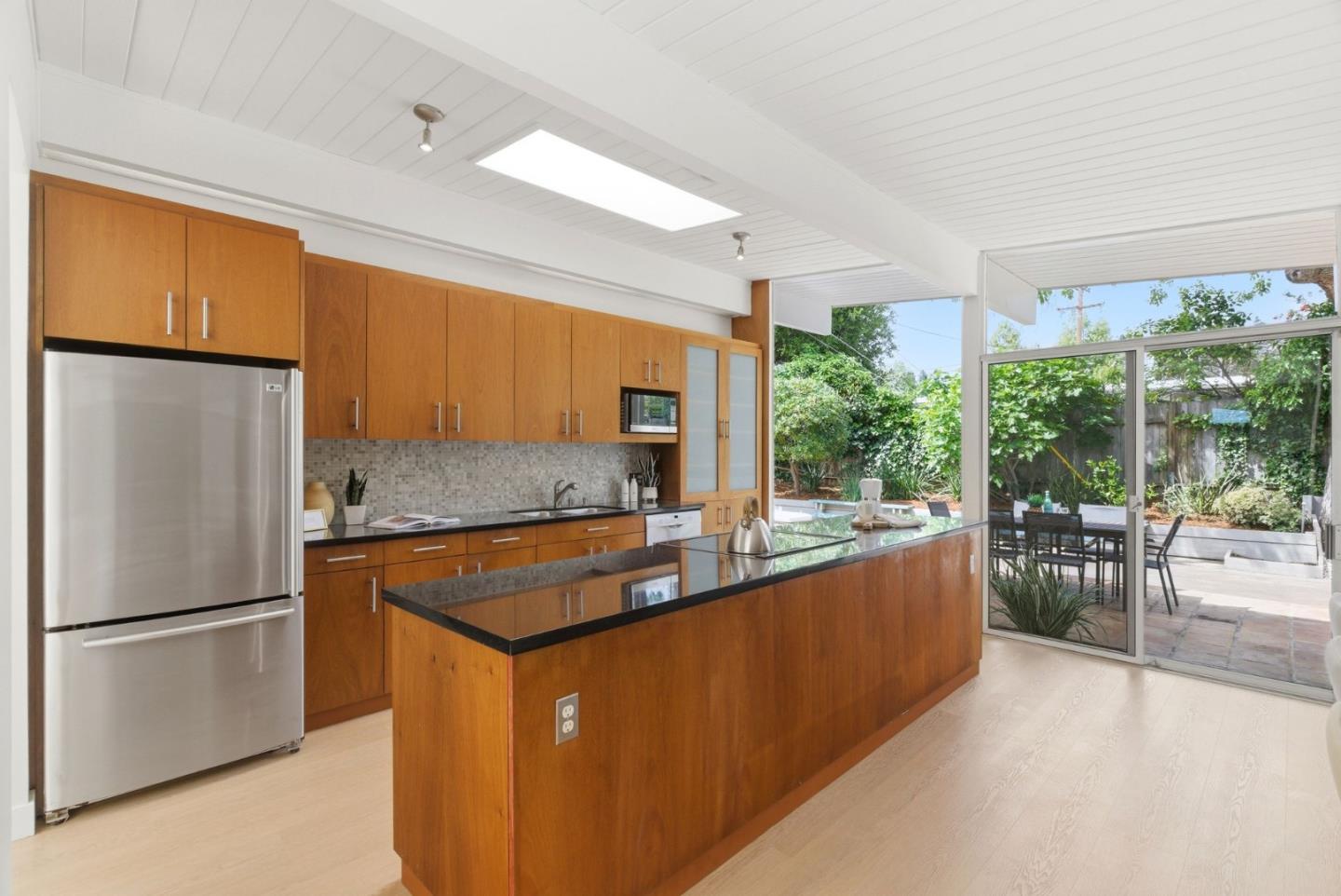 Detail Gallery Image 13 of 44 For 1157 Regia Ct, Sunnyvale,  CA 94087 - 4 Beds | 3 Baths