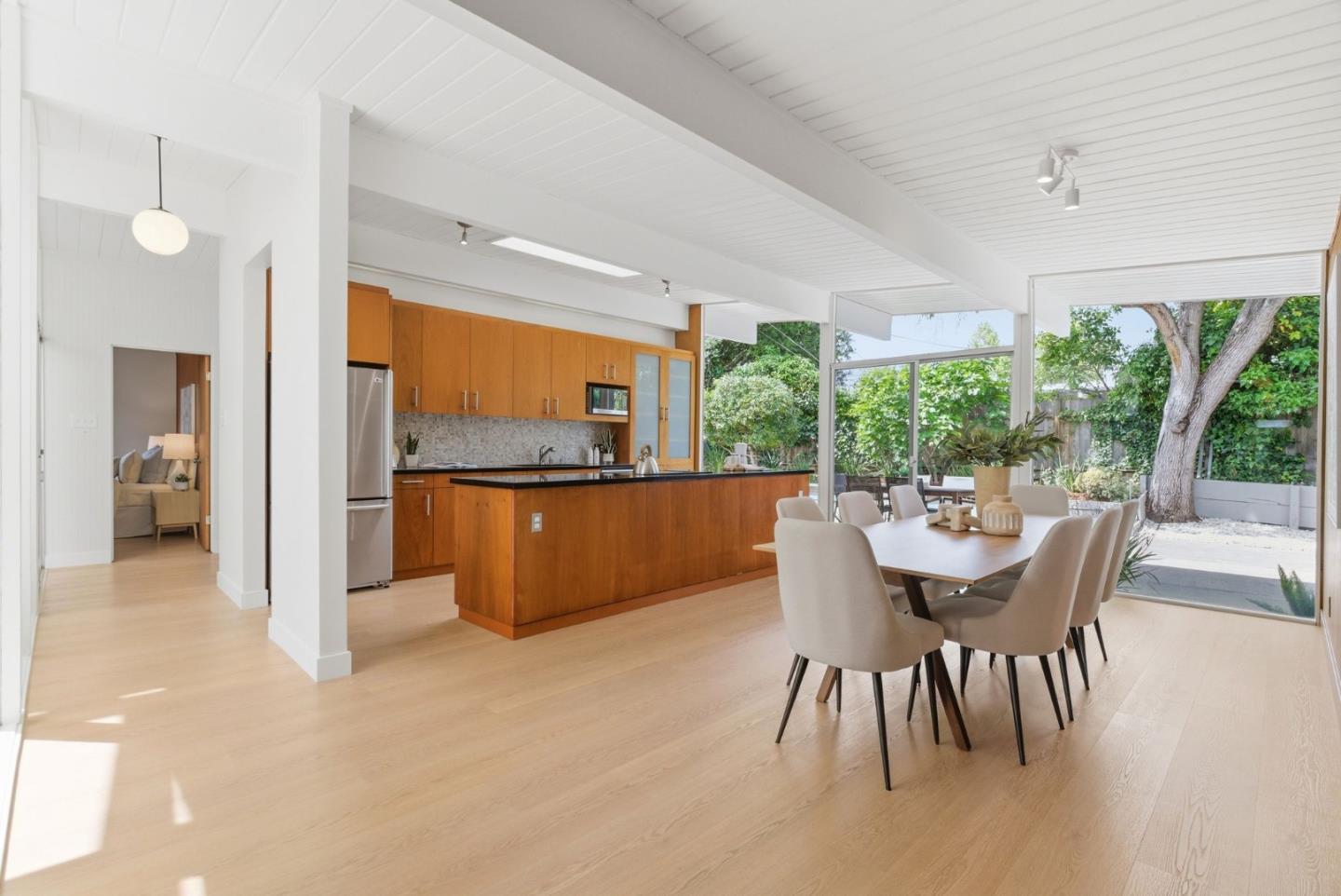 Detail Gallery Image 17 of 44 For 1157 Regia Ct, Sunnyvale,  CA 94087 - 4 Beds | 3 Baths