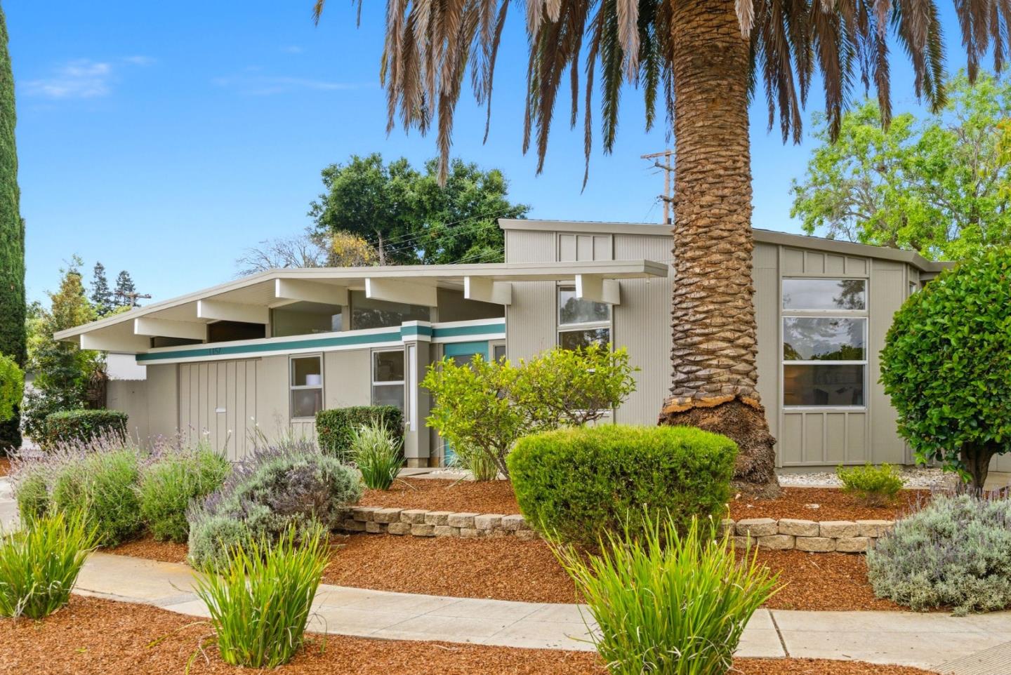 Detail Gallery Image 2 of 44 For 1157 Regia Ct, Sunnyvale,  CA 94087 - 4 Beds | 3 Baths