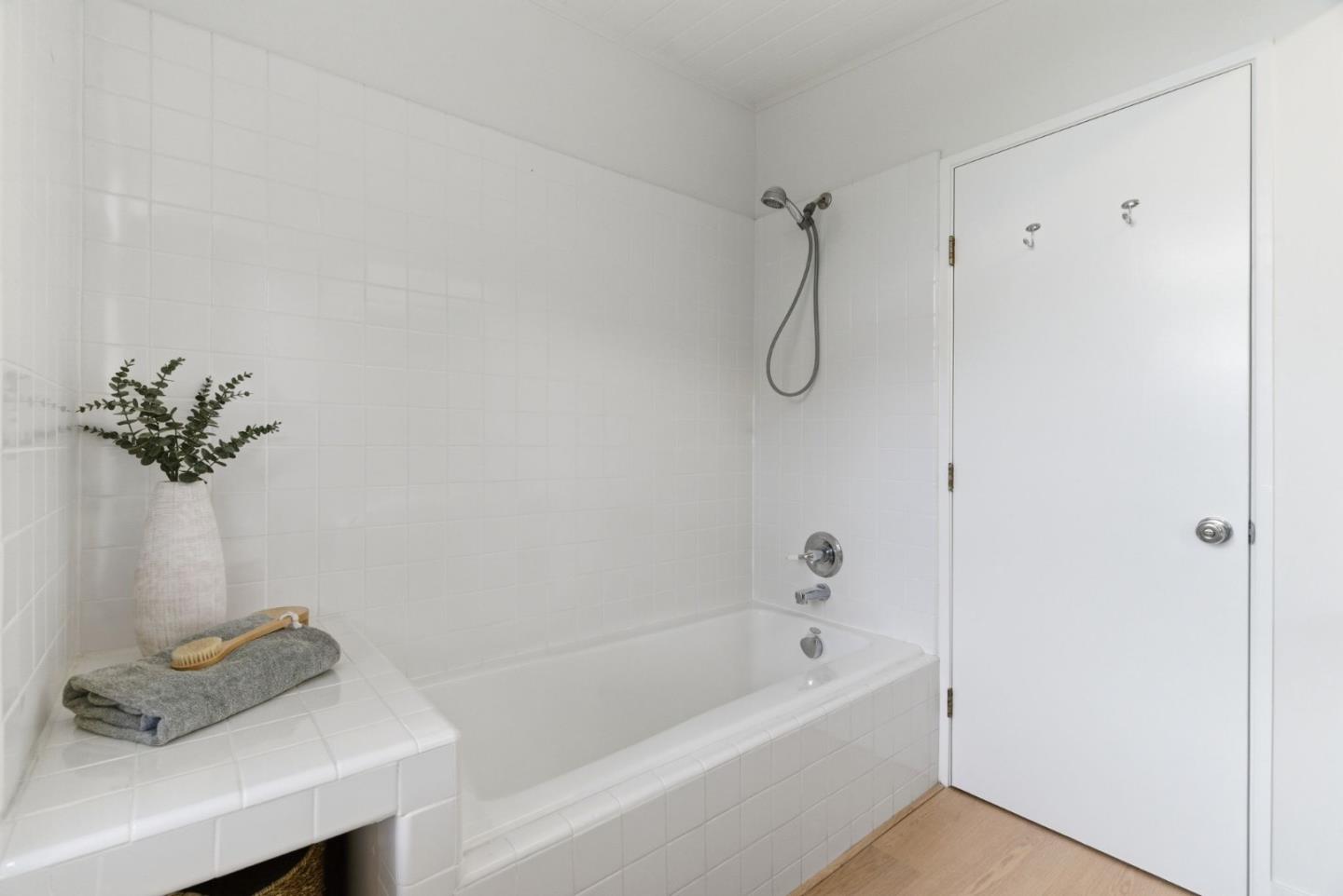 Detail Gallery Image 23 of 44 For 1157 Regia Ct, Sunnyvale,  CA 94087 - 4 Beds | 3 Baths