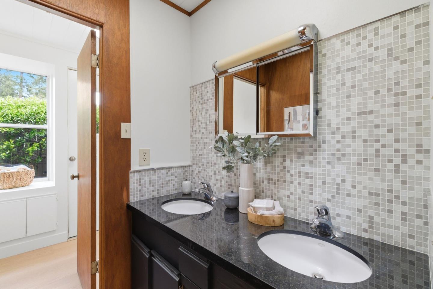 Detail Gallery Image 32 of 44 For 1157 Regia Ct, Sunnyvale,  CA 94087 - 4 Beds | 3 Baths