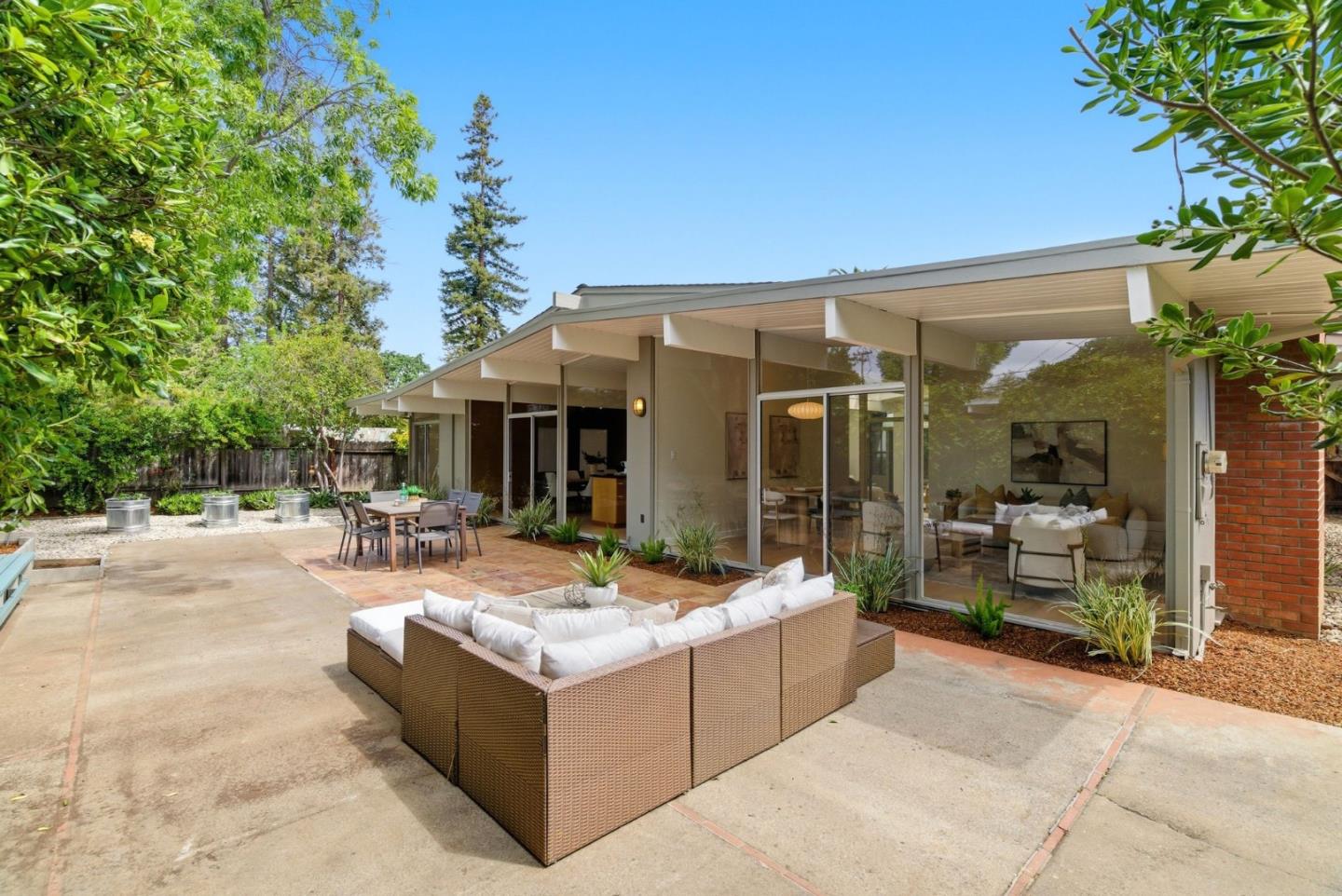 Detail Gallery Image 39 of 44 For 1157 Regia Ct, Sunnyvale,  CA 94087 - 4 Beds | 3 Baths