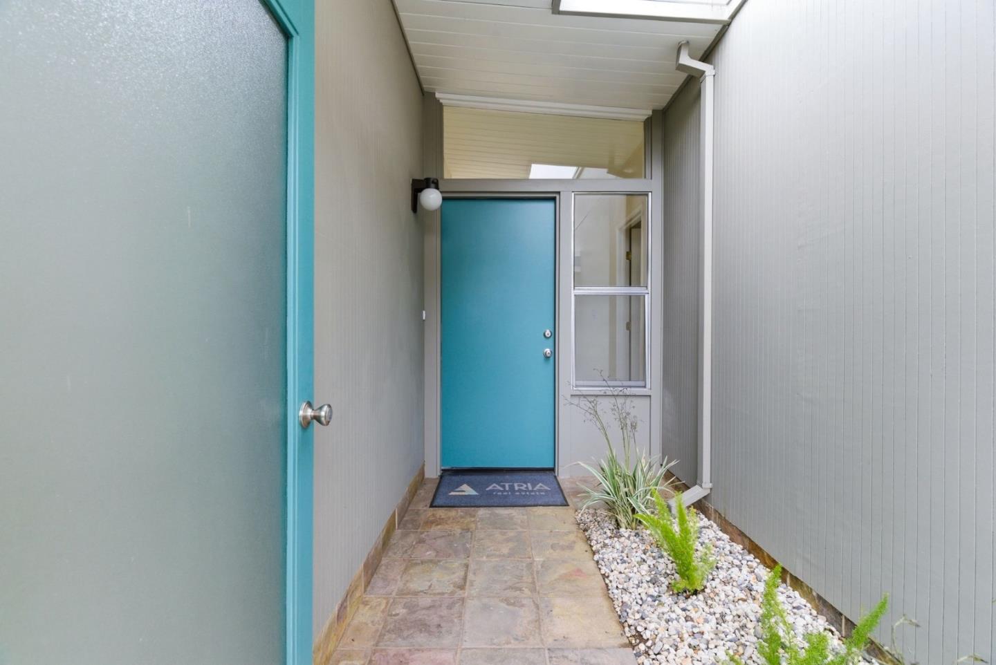 Detail Gallery Image 4 of 44 For 1157 Regia Ct, Sunnyvale,  CA 94087 - 4 Beds | 3 Baths