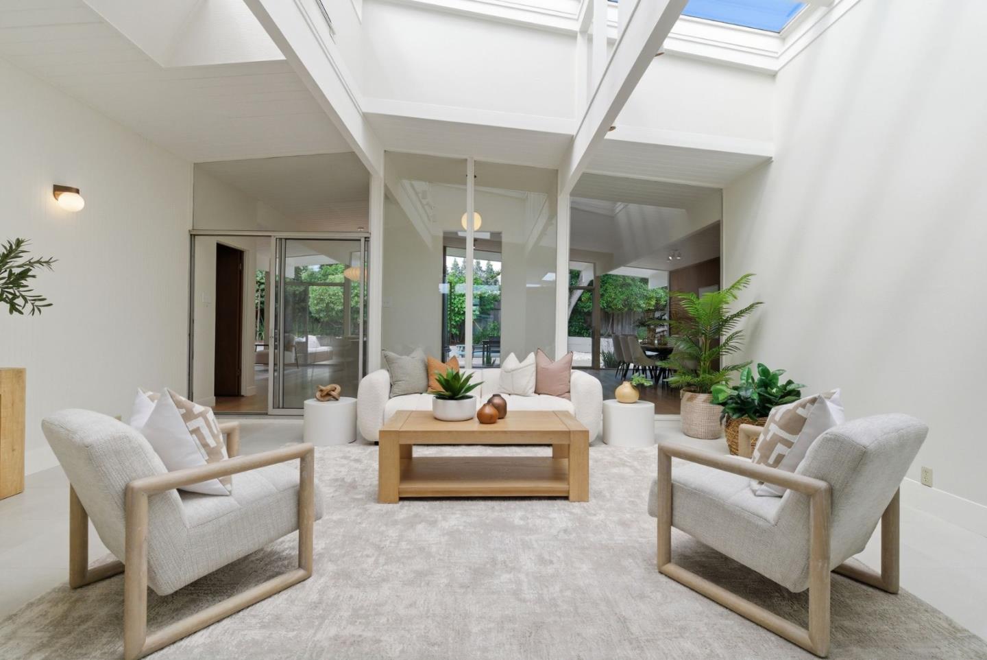 Detail Gallery Image 5 of 44 For 1157 Regia Ct, Sunnyvale,  CA 94087 - 4 Beds | 3 Baths